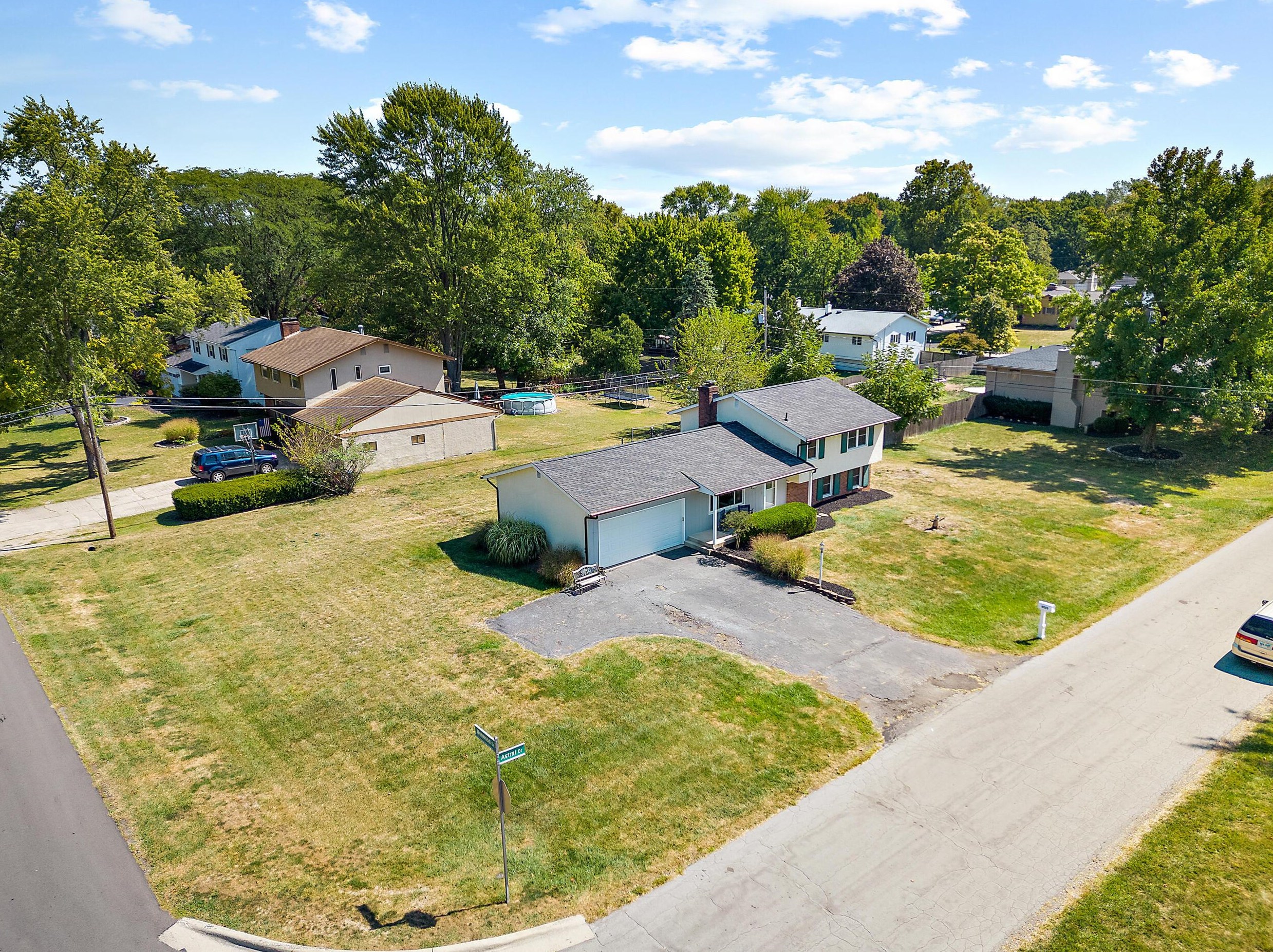 4520 Astral Dr, Hilliard, OH 43026