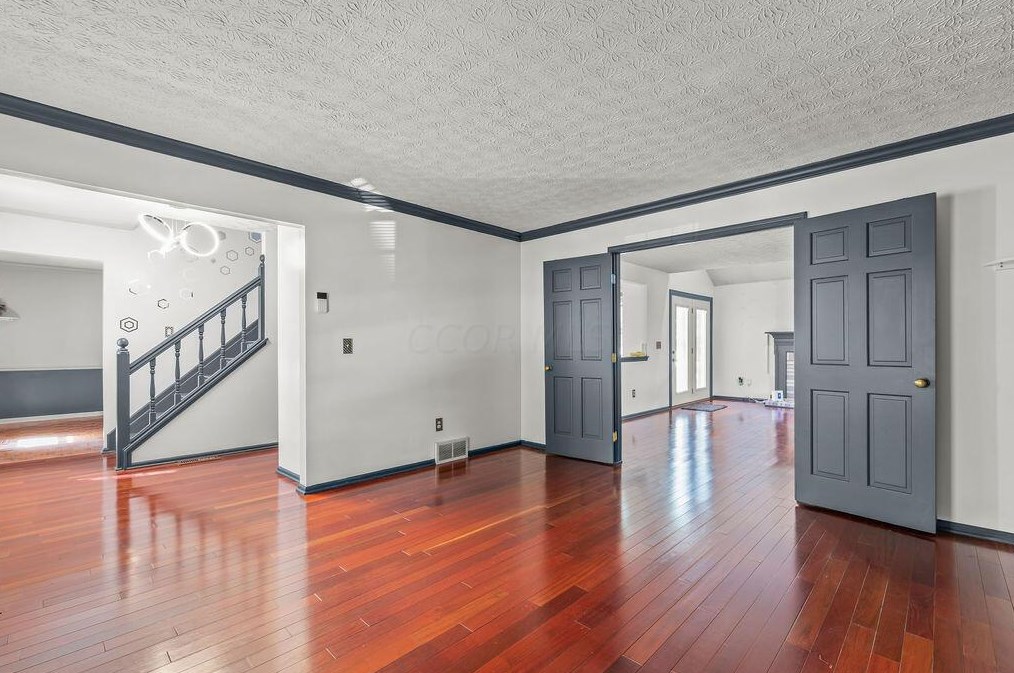 808 Pine Post Ln, Westerville, OH 43081