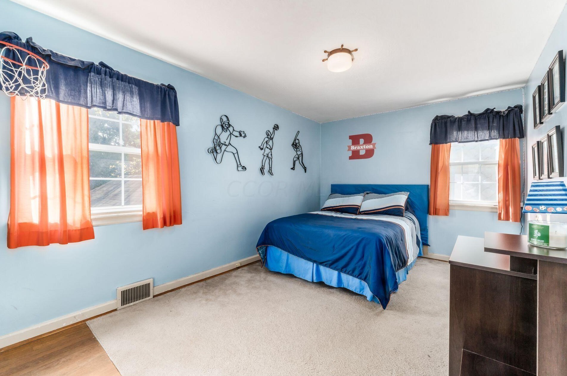 982 Roosevelt Ave, Columbus OH 43209-1559 exterior