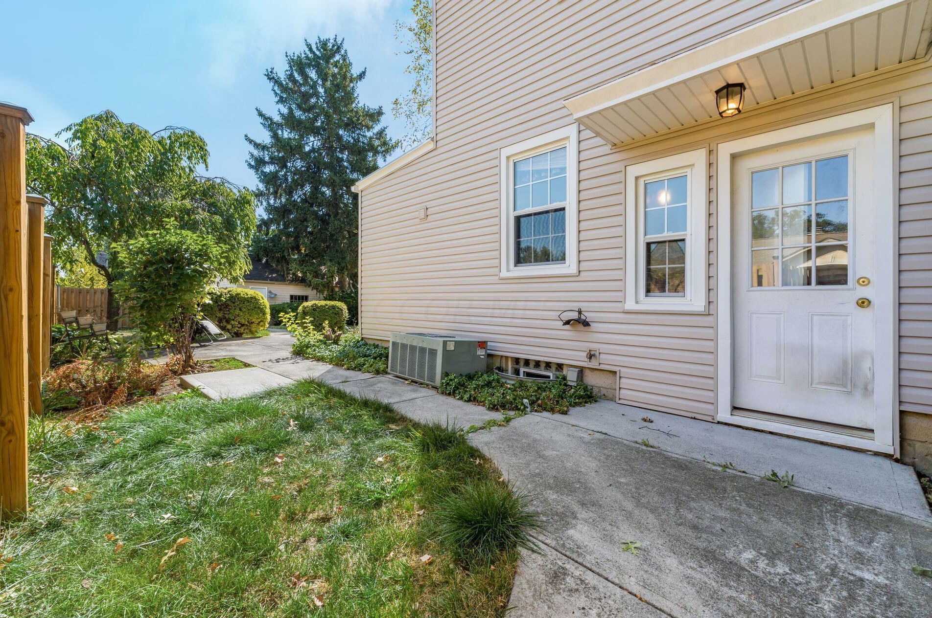 982 Roosevelt Ave, Columbus OH 43209-1559 exterior