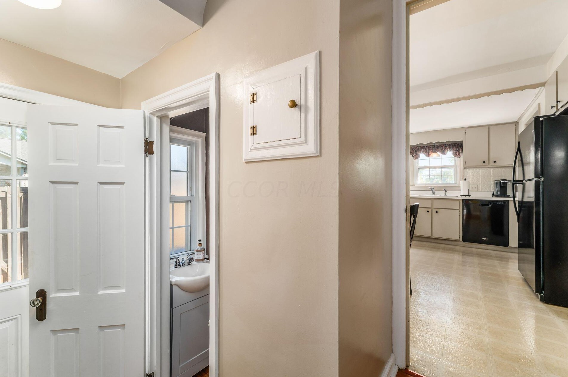 982 Roosevelt Ave, Columbus OH 43209-1559 exterior