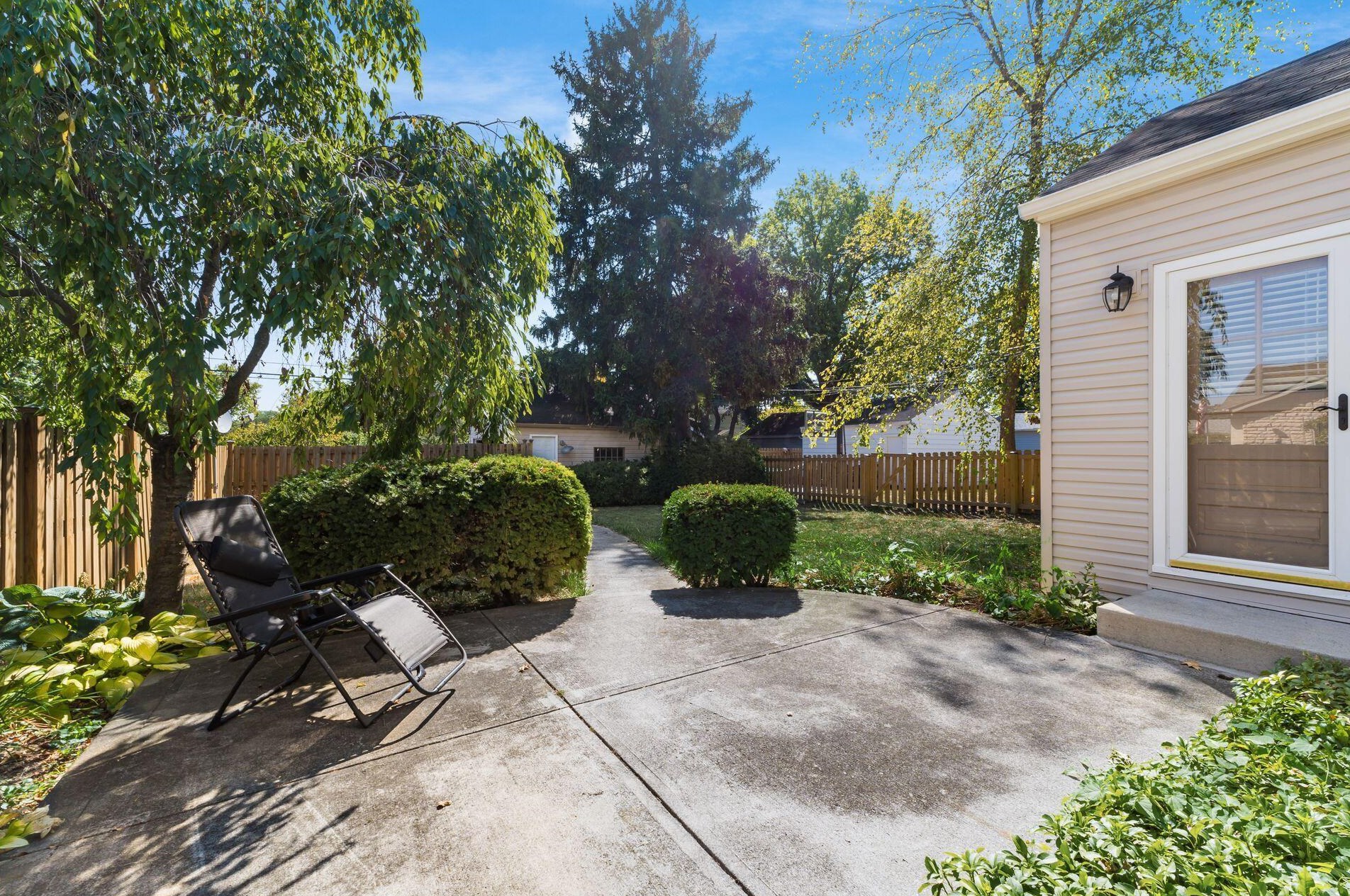 982 Roosevelt Ave, Columbus OH 43209-1559 exterior