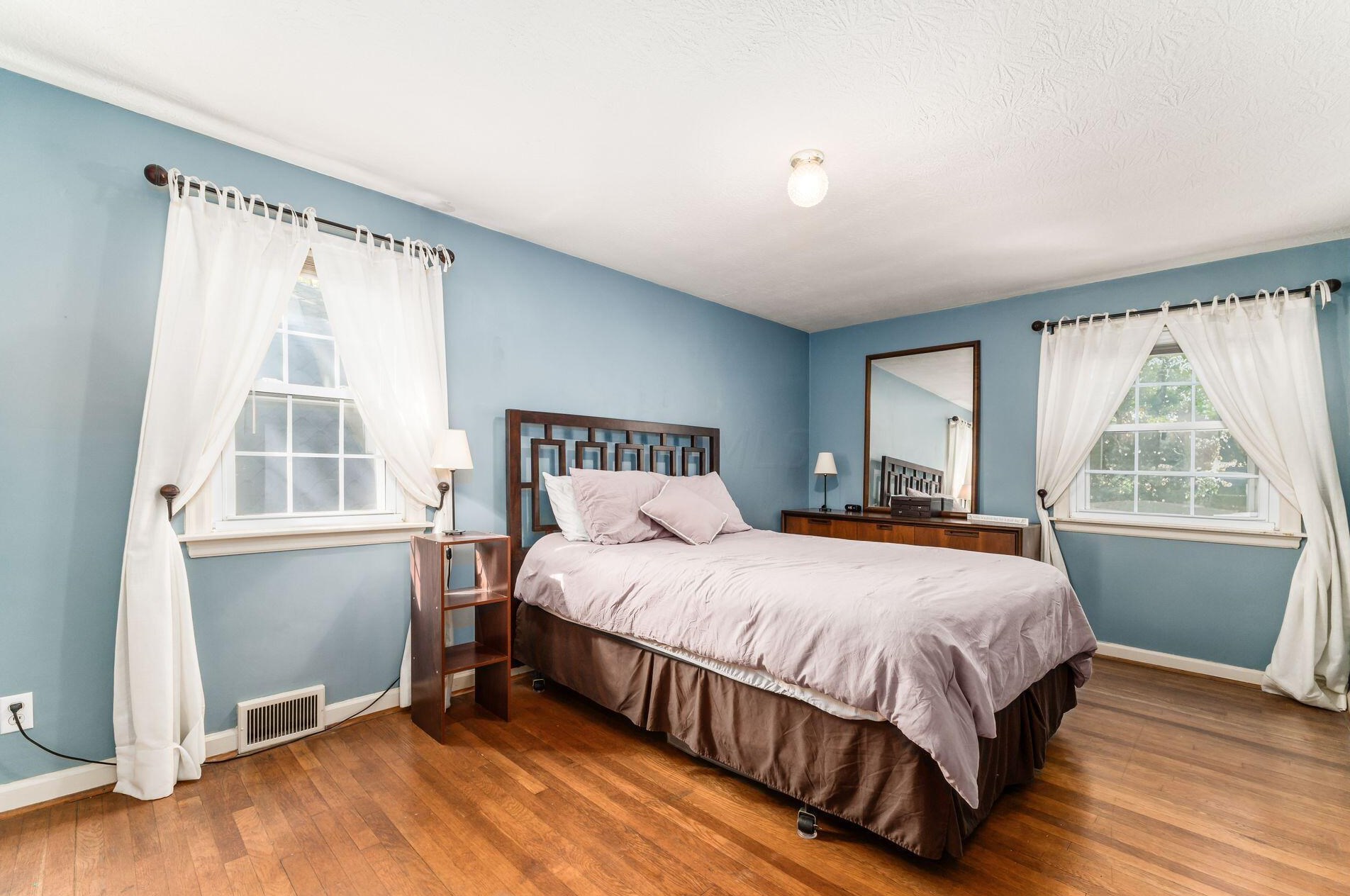 982 Roosevelt Ave, Columbus OH 43209-1559 exterior