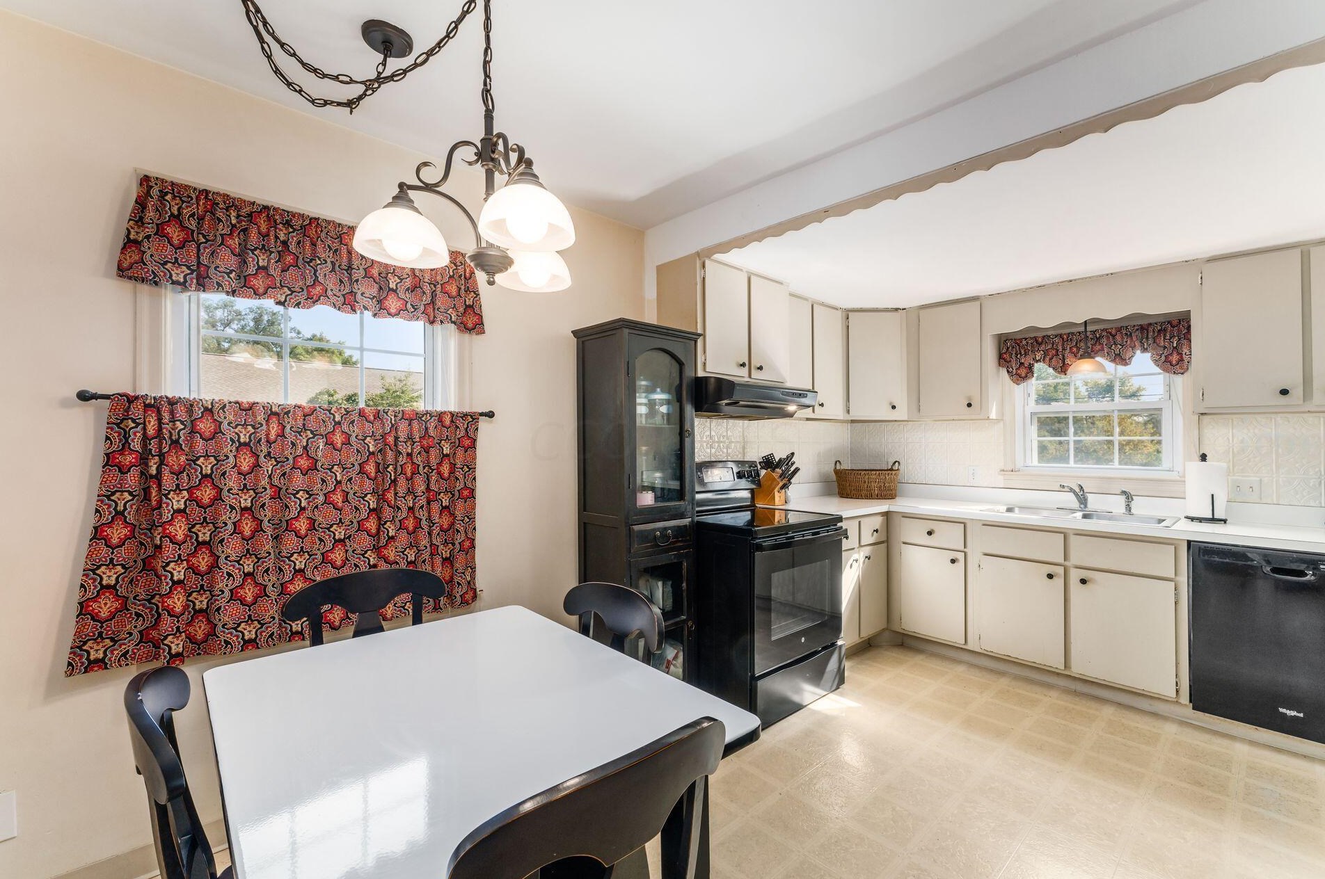 982 Roosevelt Ave, Columbus OH 43209-1559 exterior