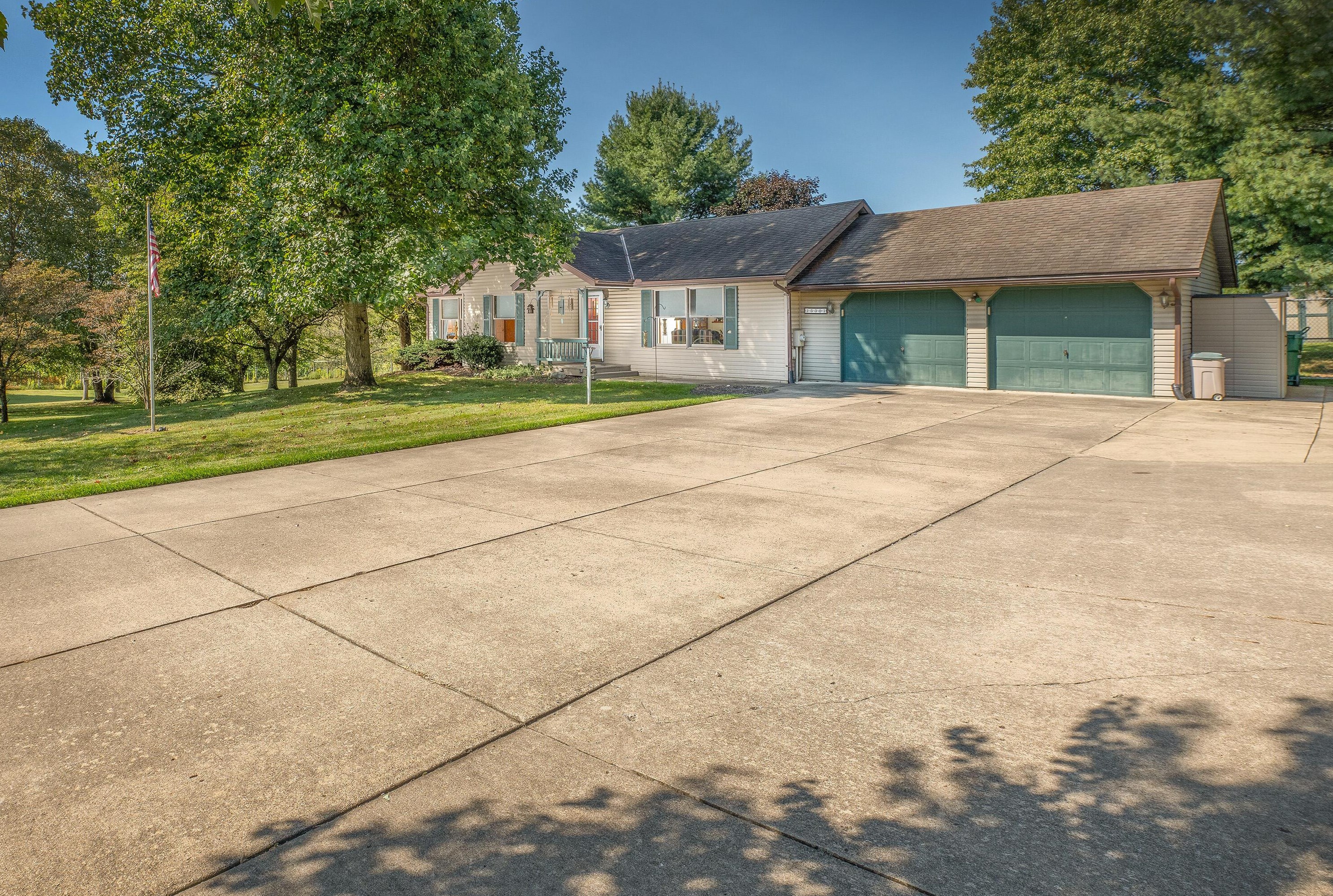 15301 Monroe Mills Rd, Mount Vernon, OH 43050