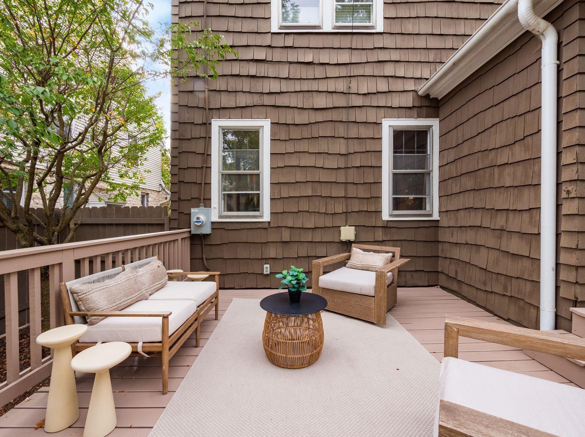 46 Remington Rd, Columbus OH 43209-2458 exterior