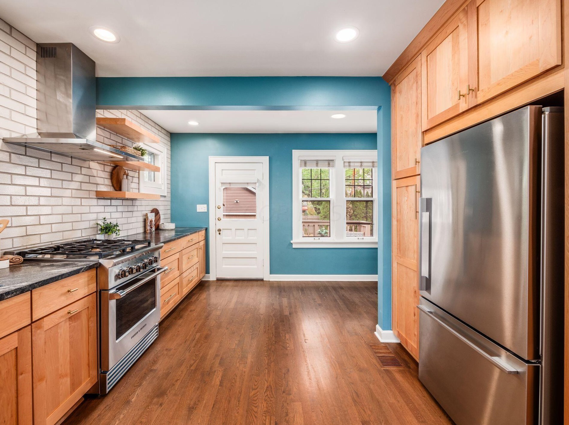 46 Remington Rd, Columbus OH 43209-2458 exterior