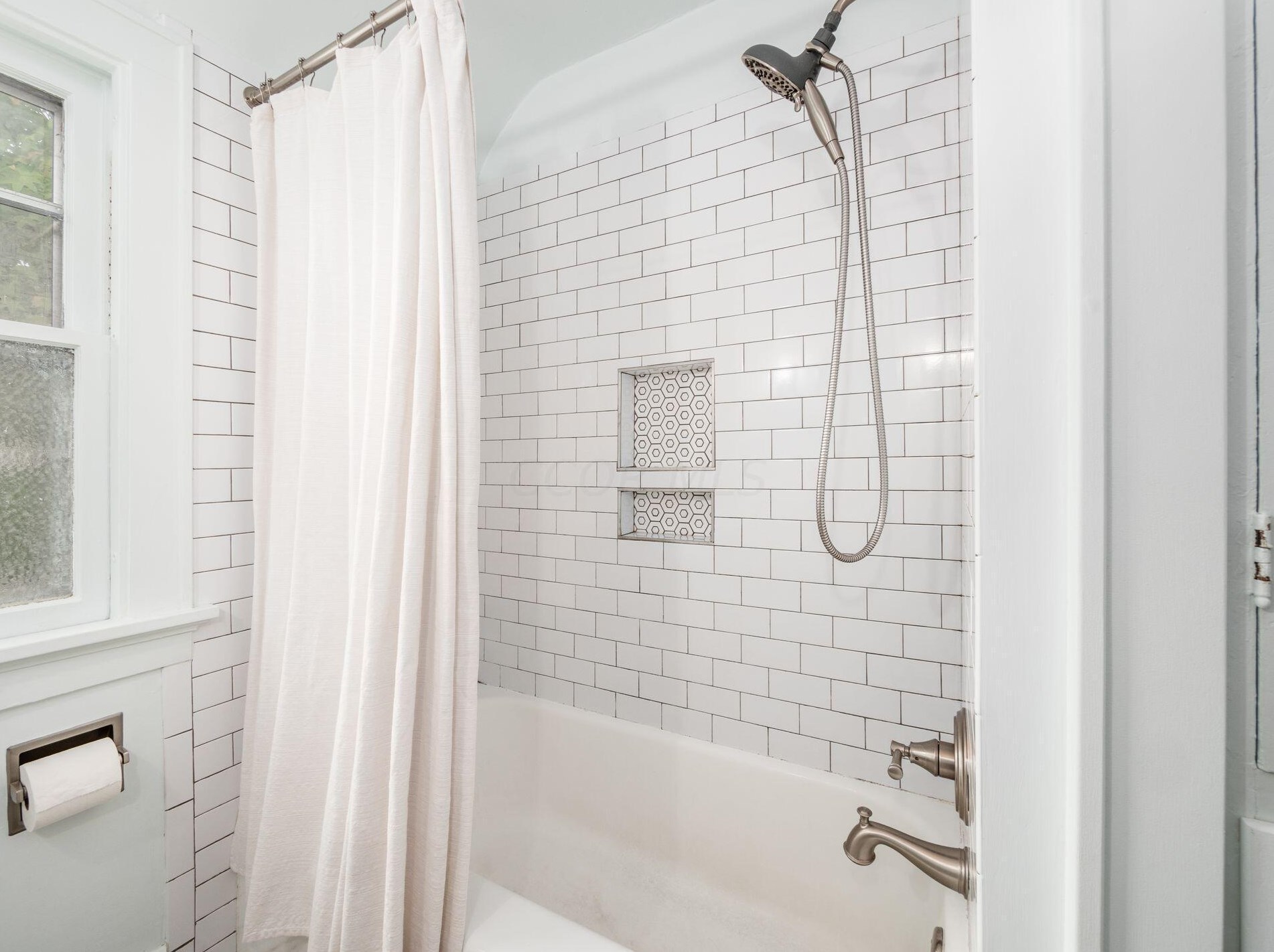 46 Remington Rd, Columbus OH 43209-2458 exterior