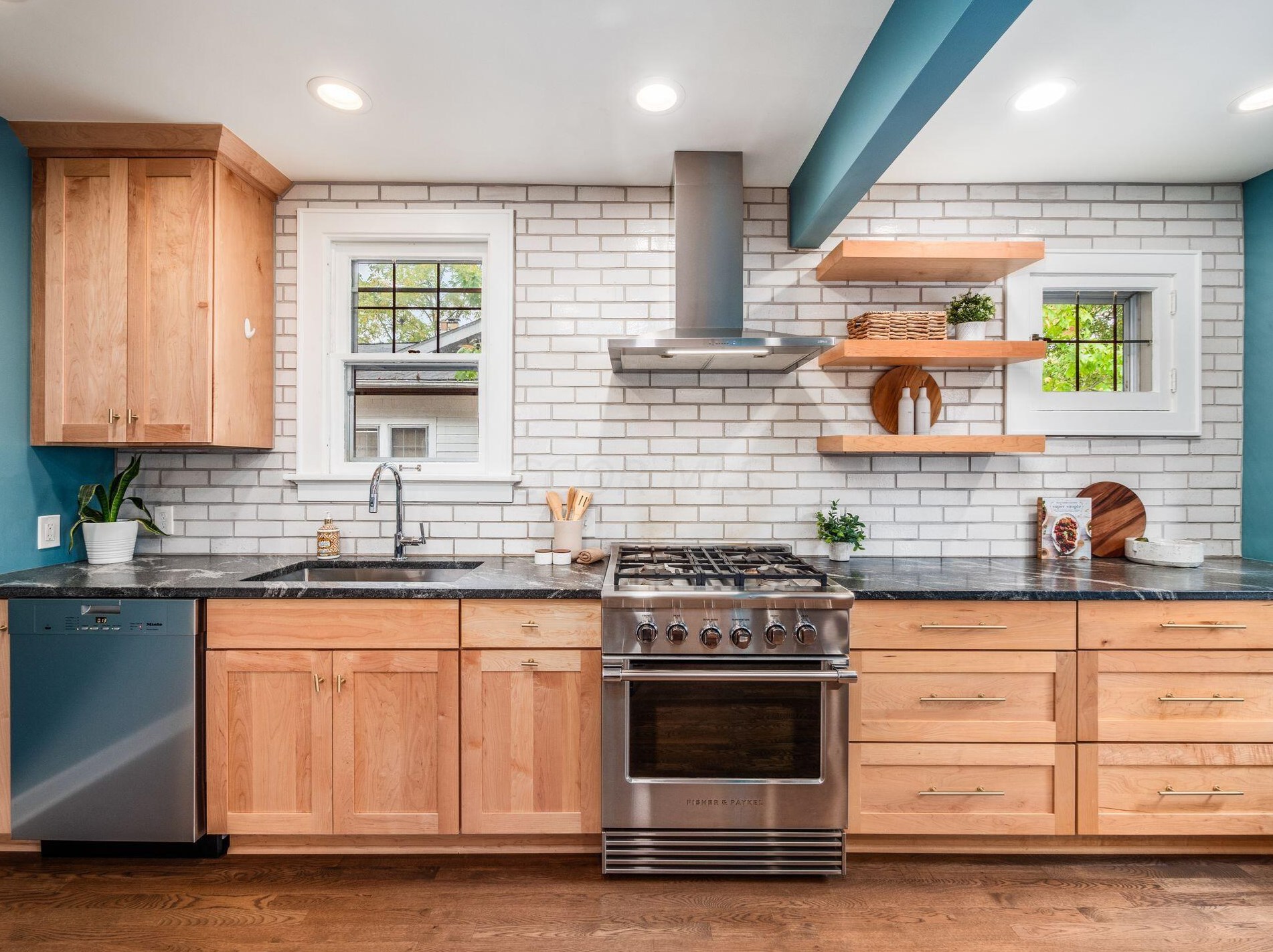 46 Remington Rd, Columbus OH 43209-2458 exterior