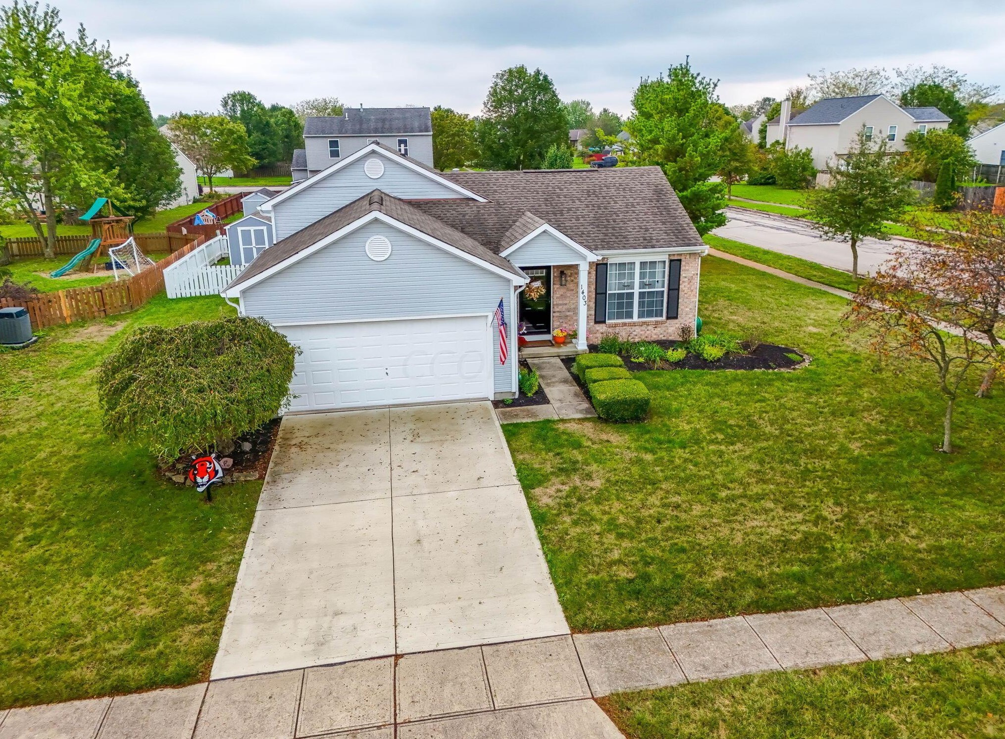 1403 Sassafras Ln, Marysville, OH 43040-9345