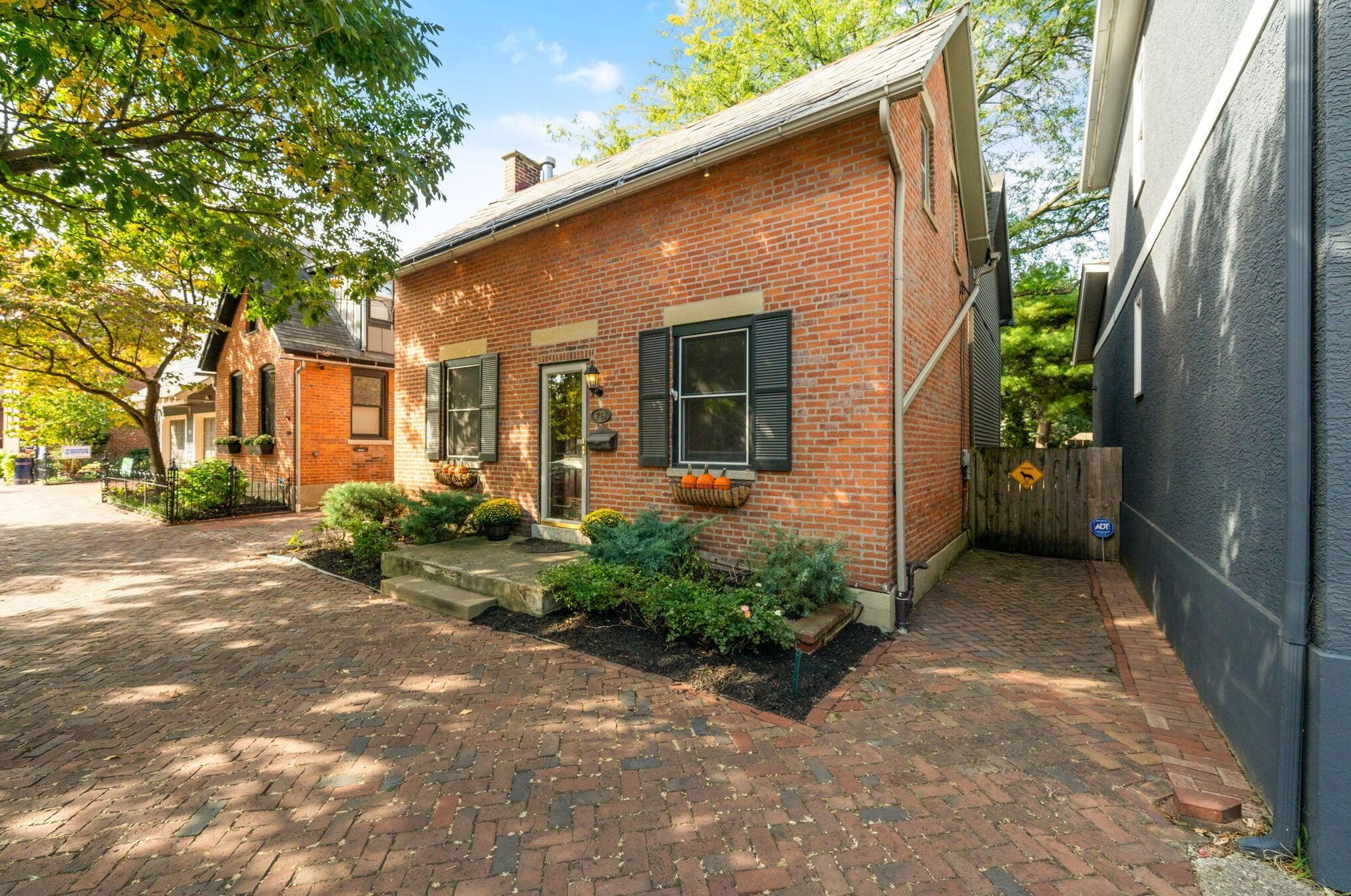 749 Mohawk St, Columbus, OH 43206-2110