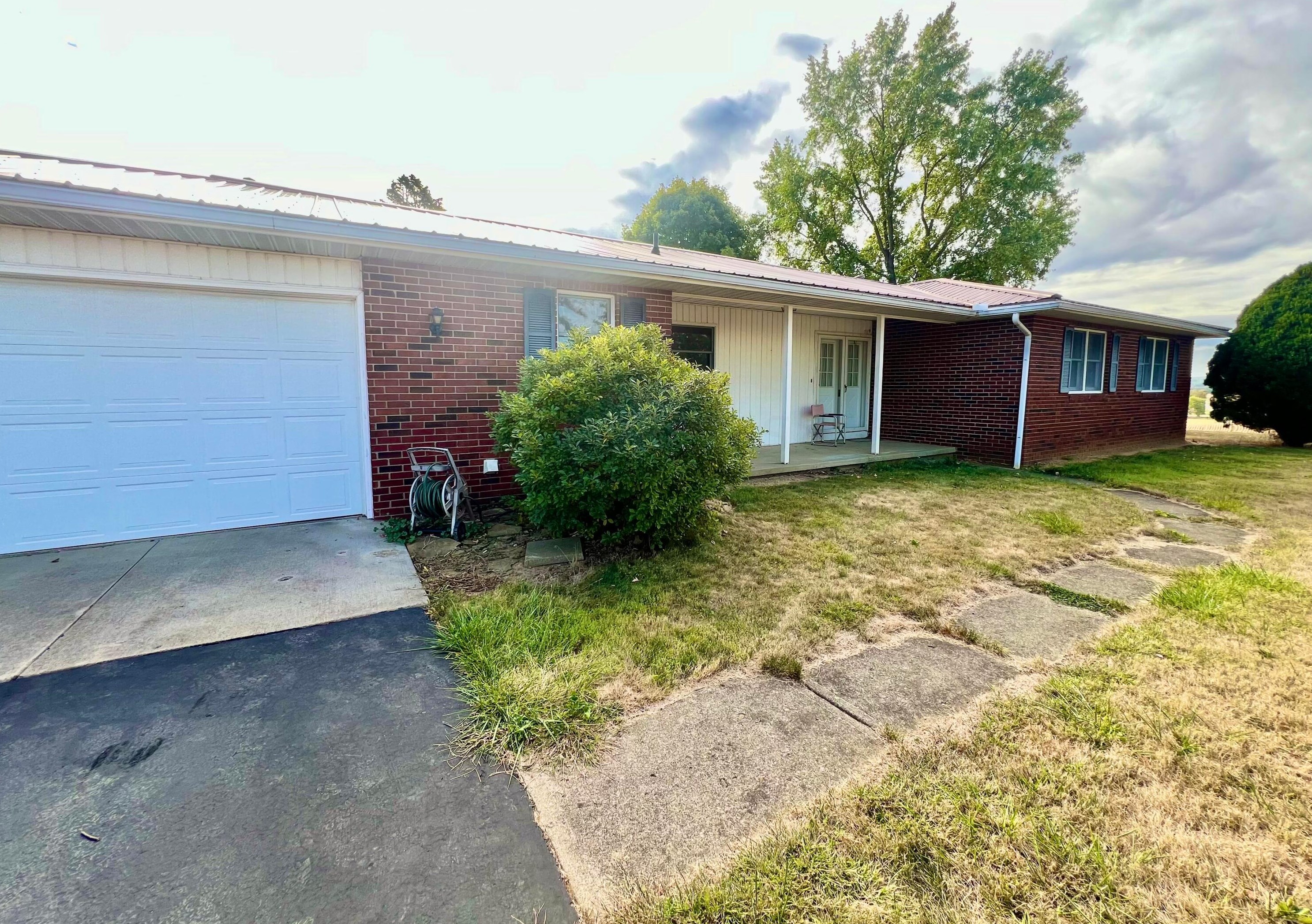 11255 Lawyers Rd, Thornville, OH 43076