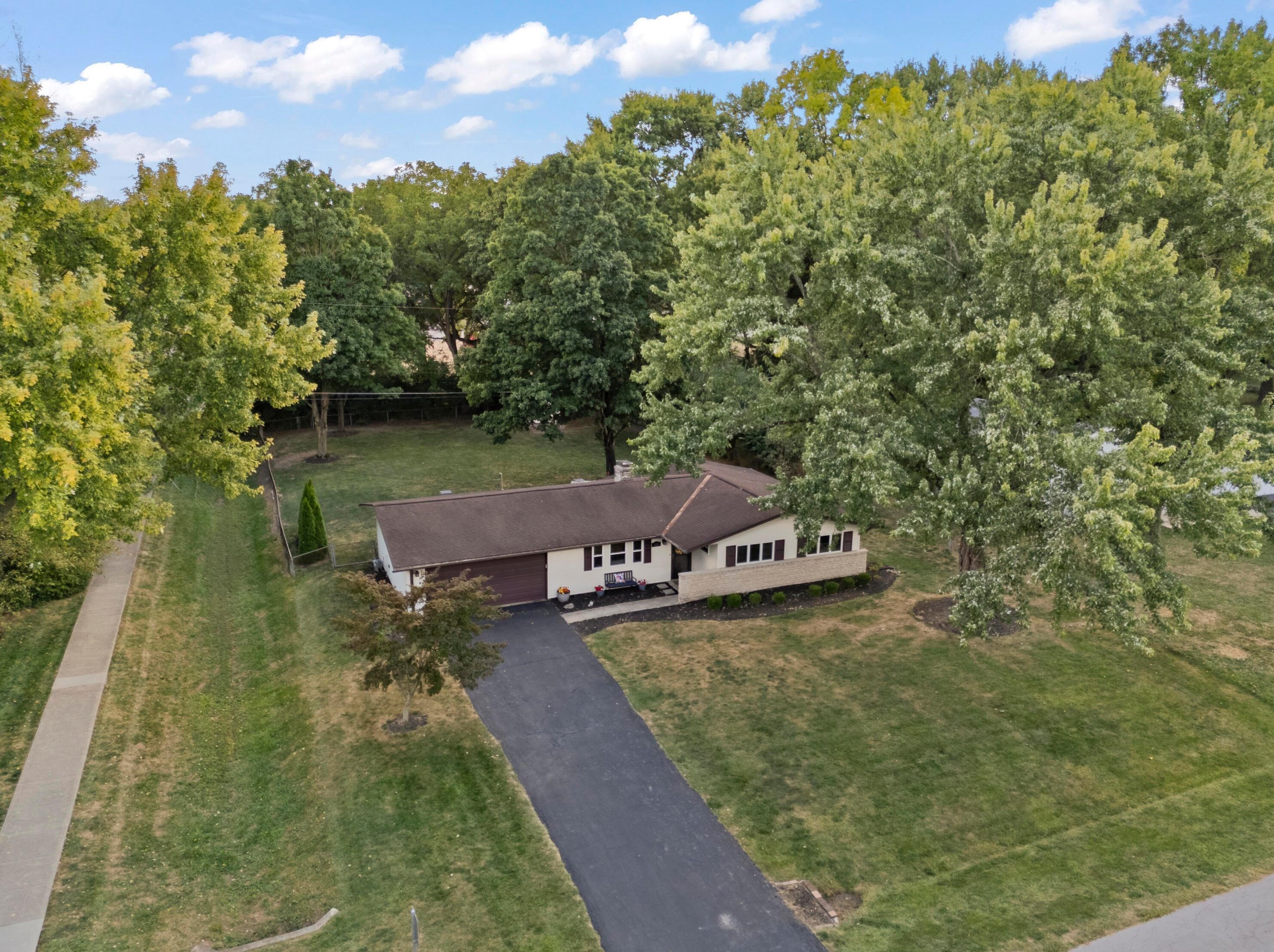 3255 Darbyshire Dr, Hilliard, OH 43026-2532