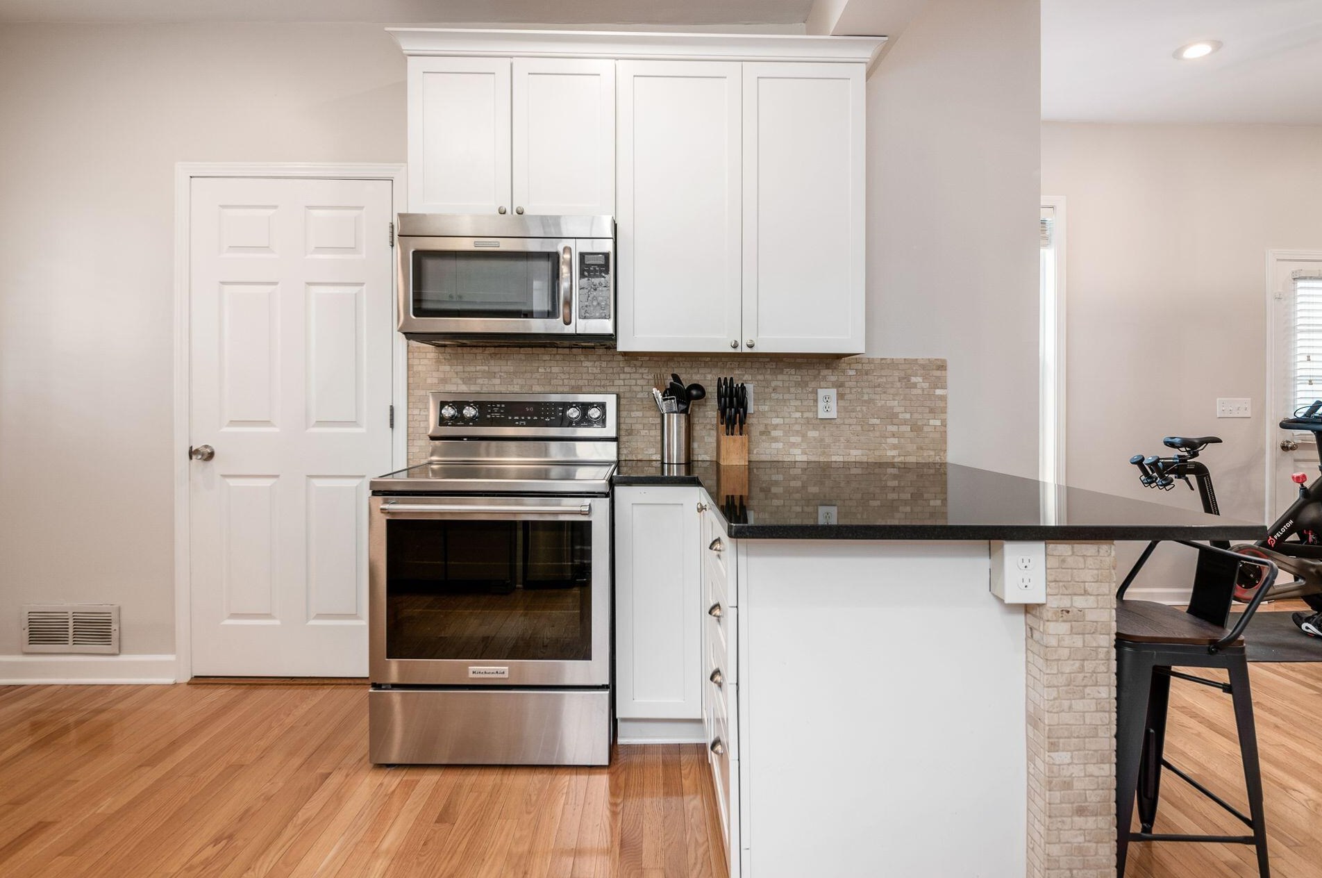 456 1st Ave, Columbus OH 43201-3356 exterior