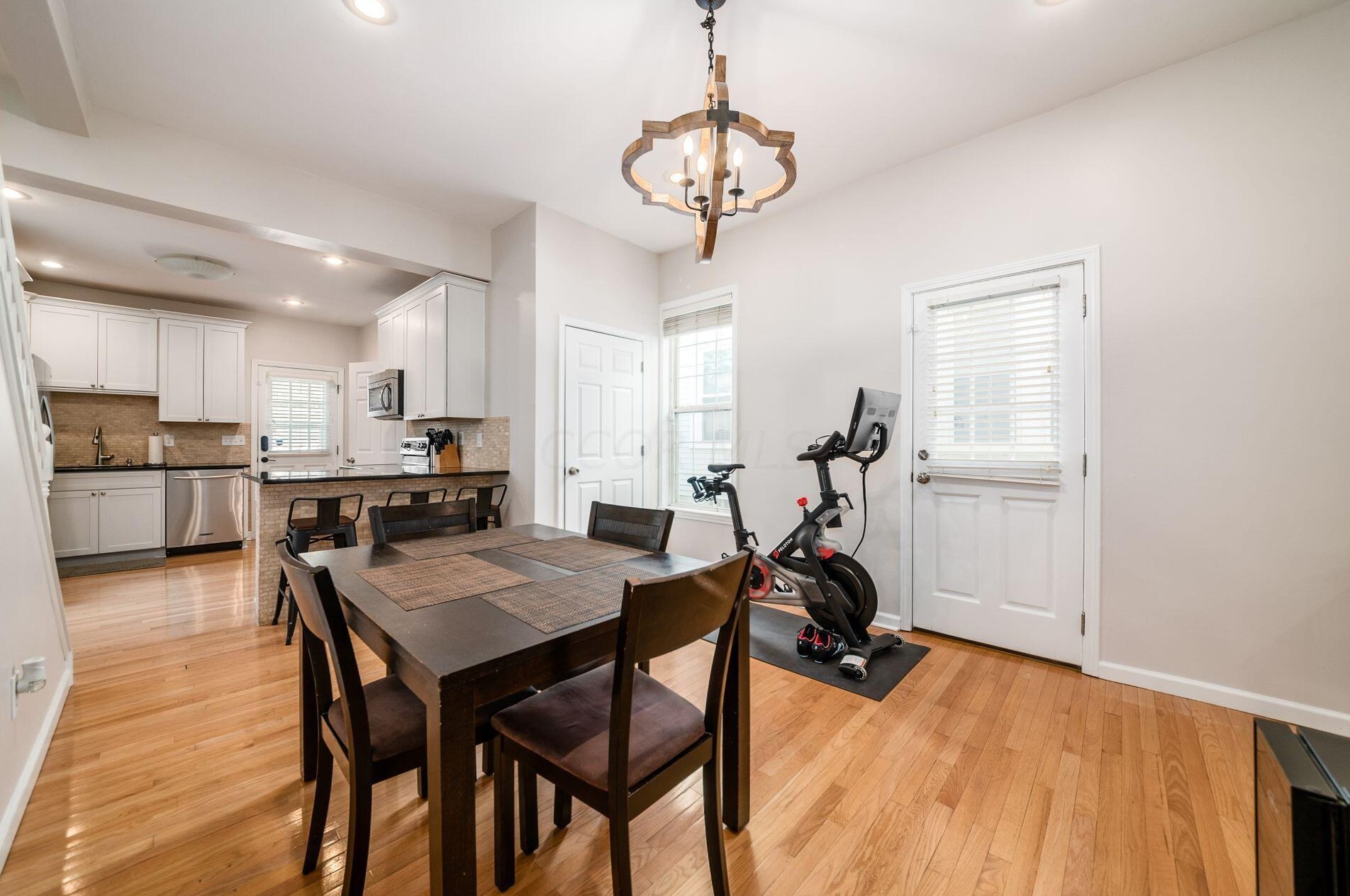 456 1st Ave, Columbus OH 43201-3356 exterior