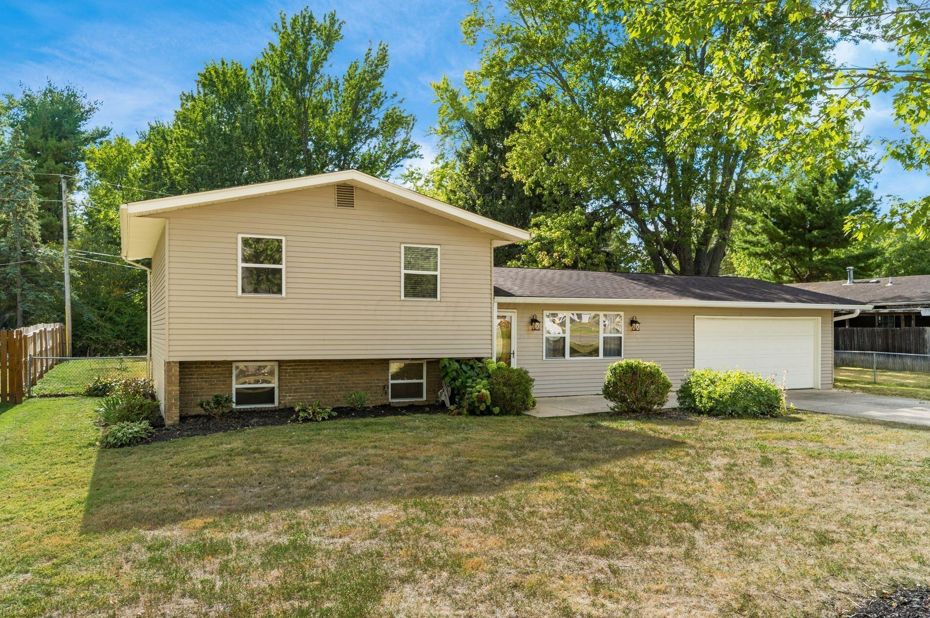 25 Violet Dr, Pickerington, OH 43147