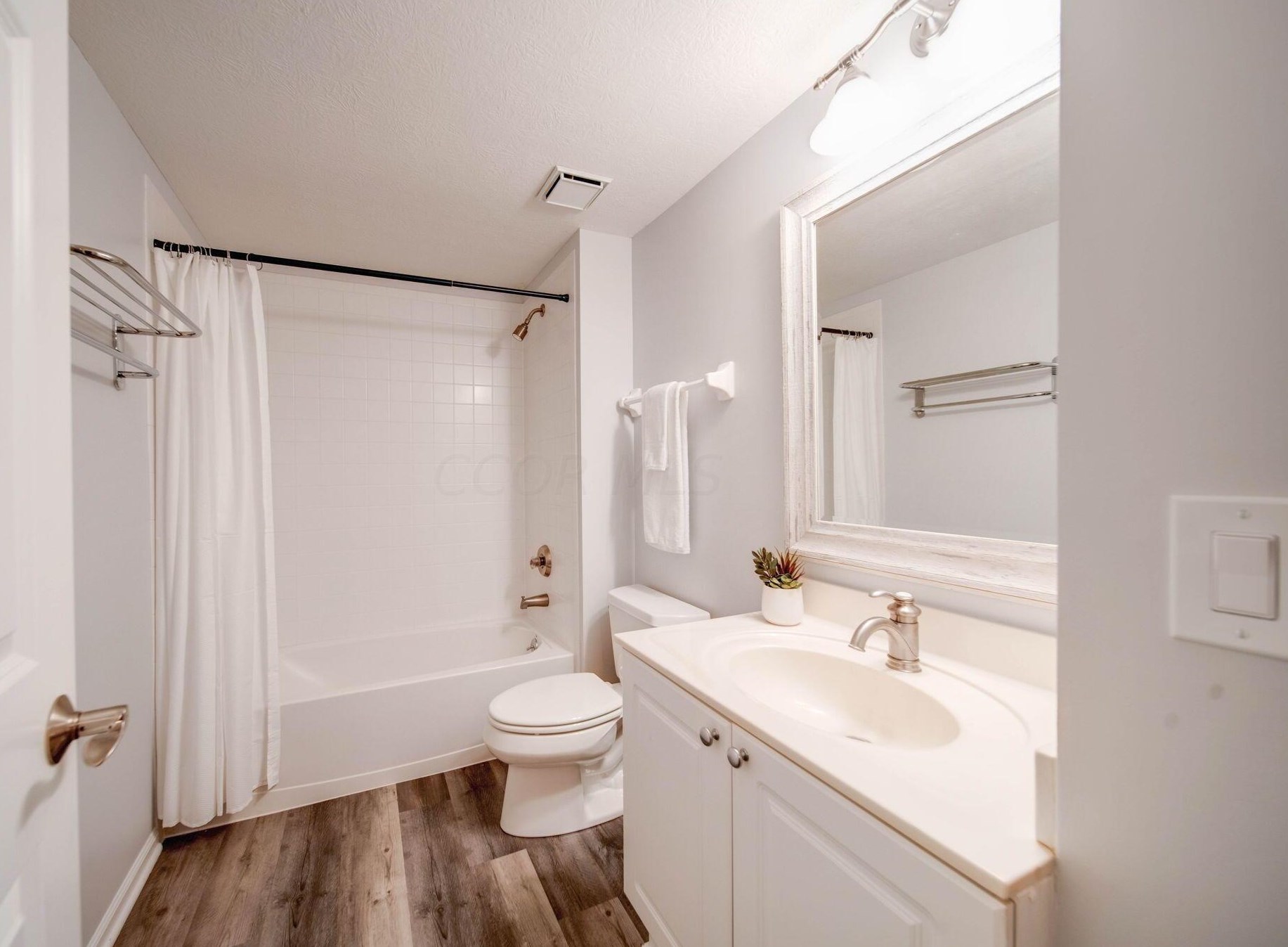 1187 Sanctuary Pl, Columbus OH 43230-8491 exterior