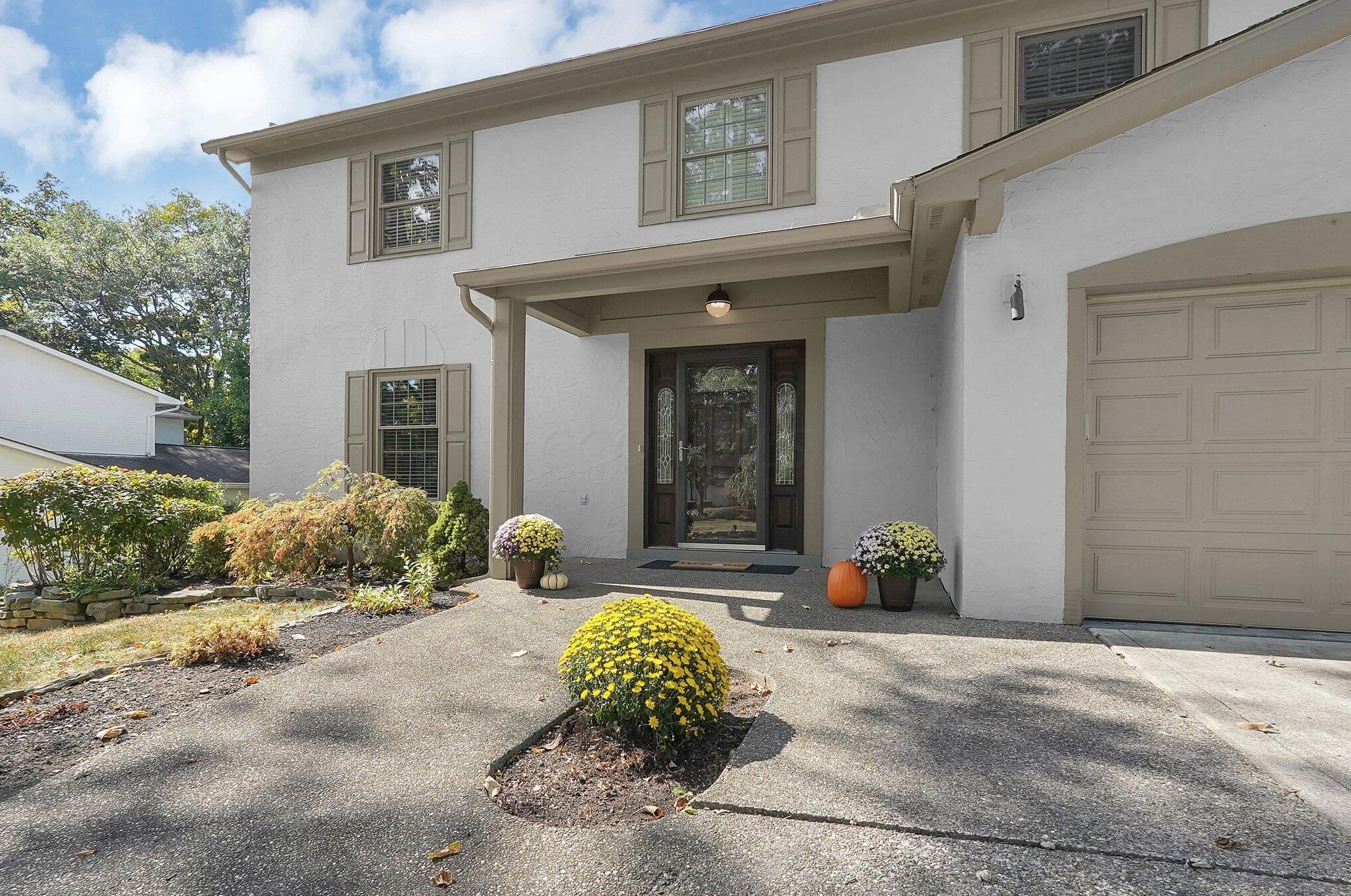 1340 Clubview Blvd, Columbus OH  43235-1273 exterior