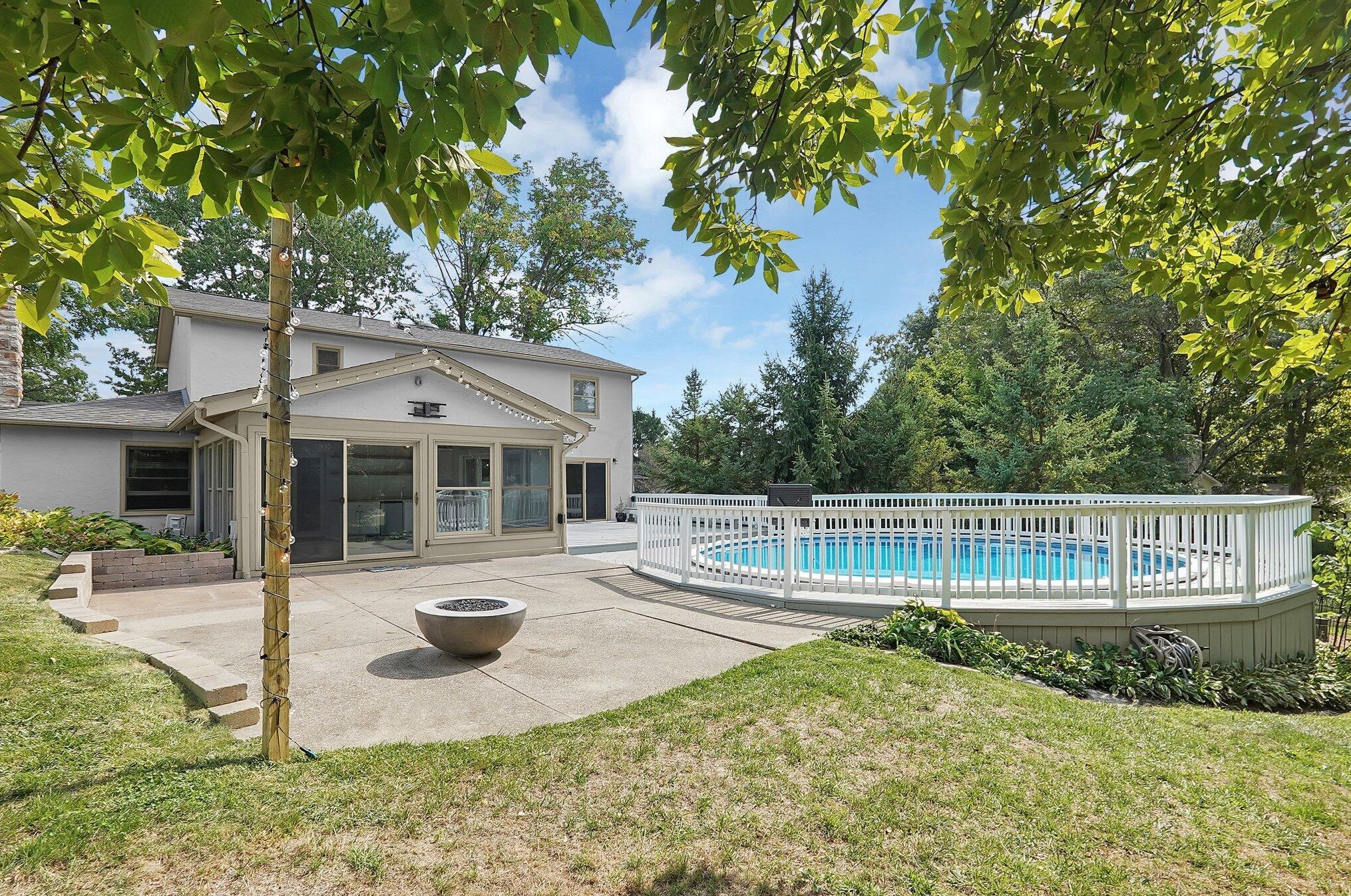 1340 Clubview Blvd, Columbus OH  43235-1273 exterior