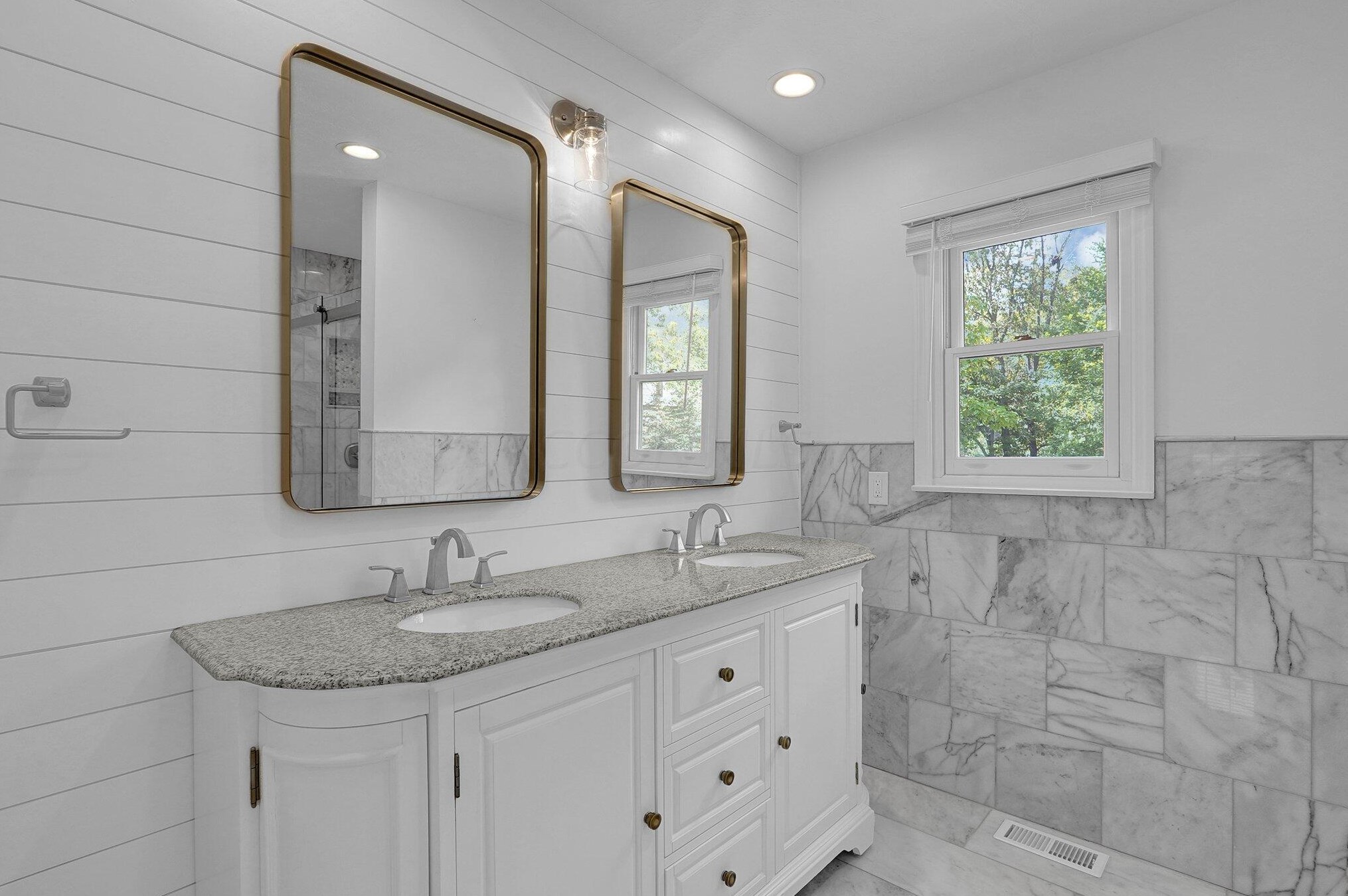 1340 Clubview Blvd, Columbus OH  43235-1273 exterior