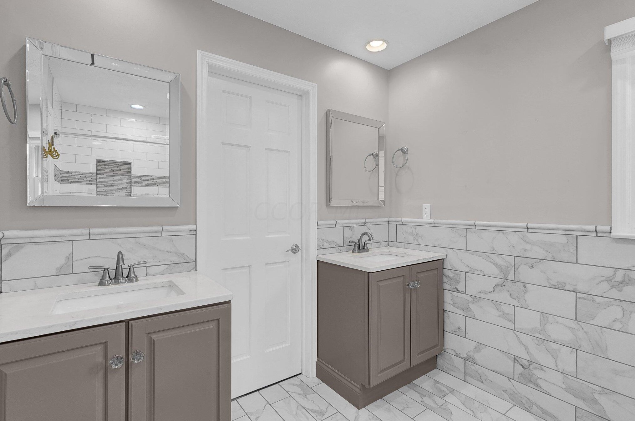 1340 Clubview Blvd, Columbus OH  43235-1273 exterior