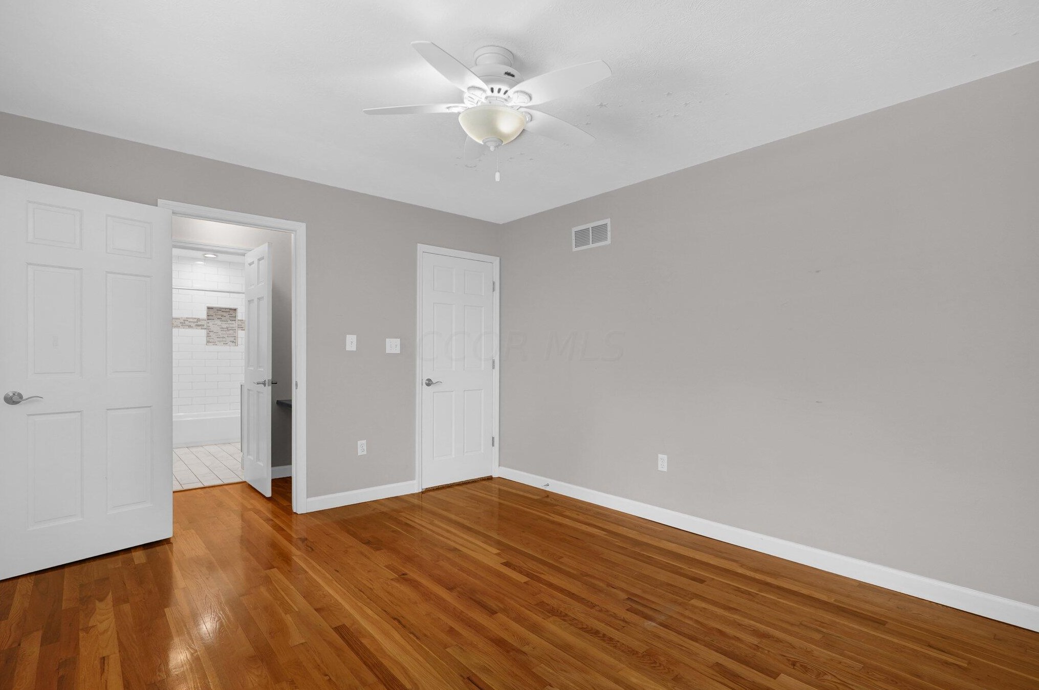 1340 Clubview Blvd, Columbus OH  43235-1273 exterior