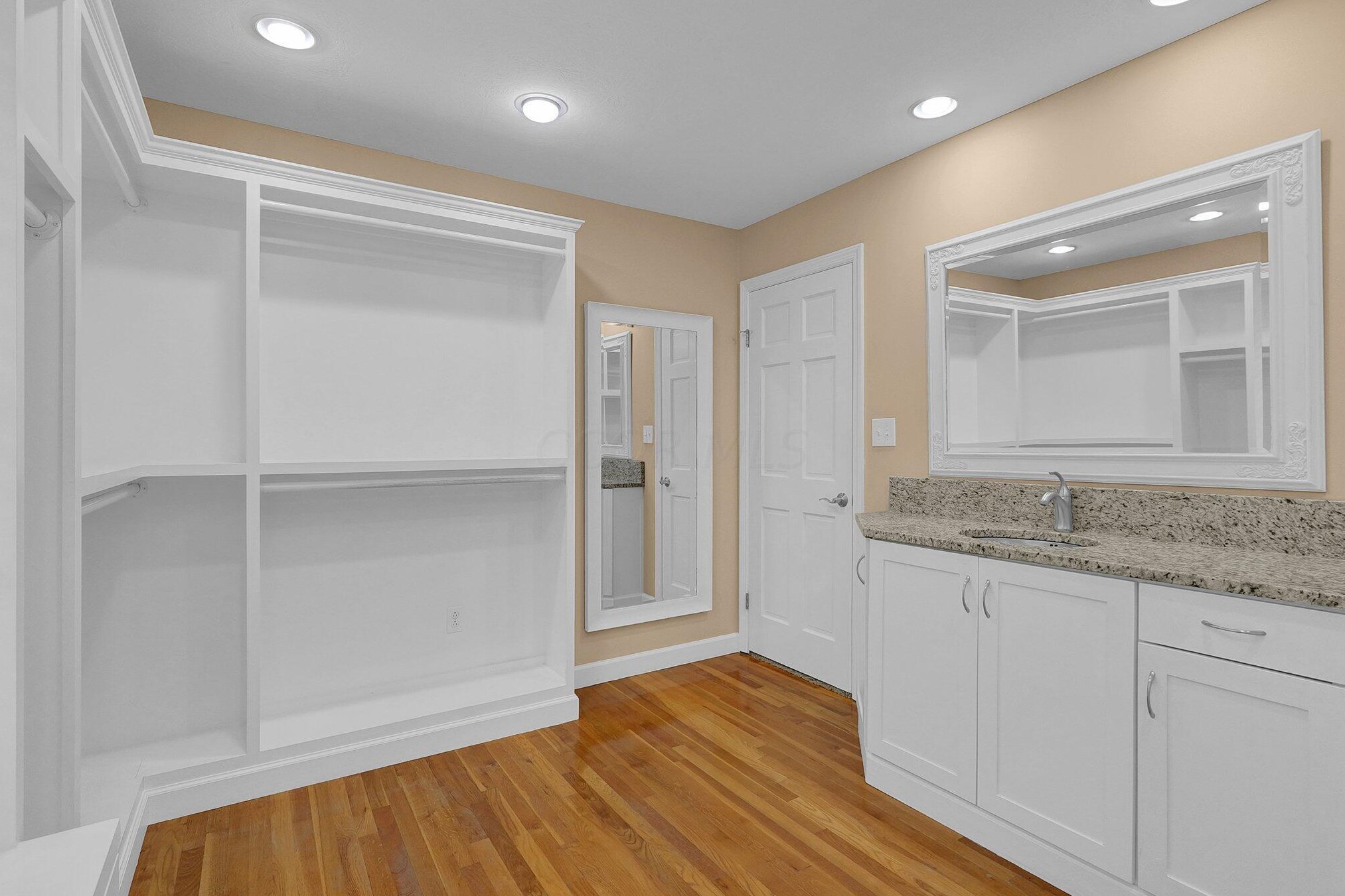 1340 Clubview Blvd, Columbus OH  43235-1273 exterior