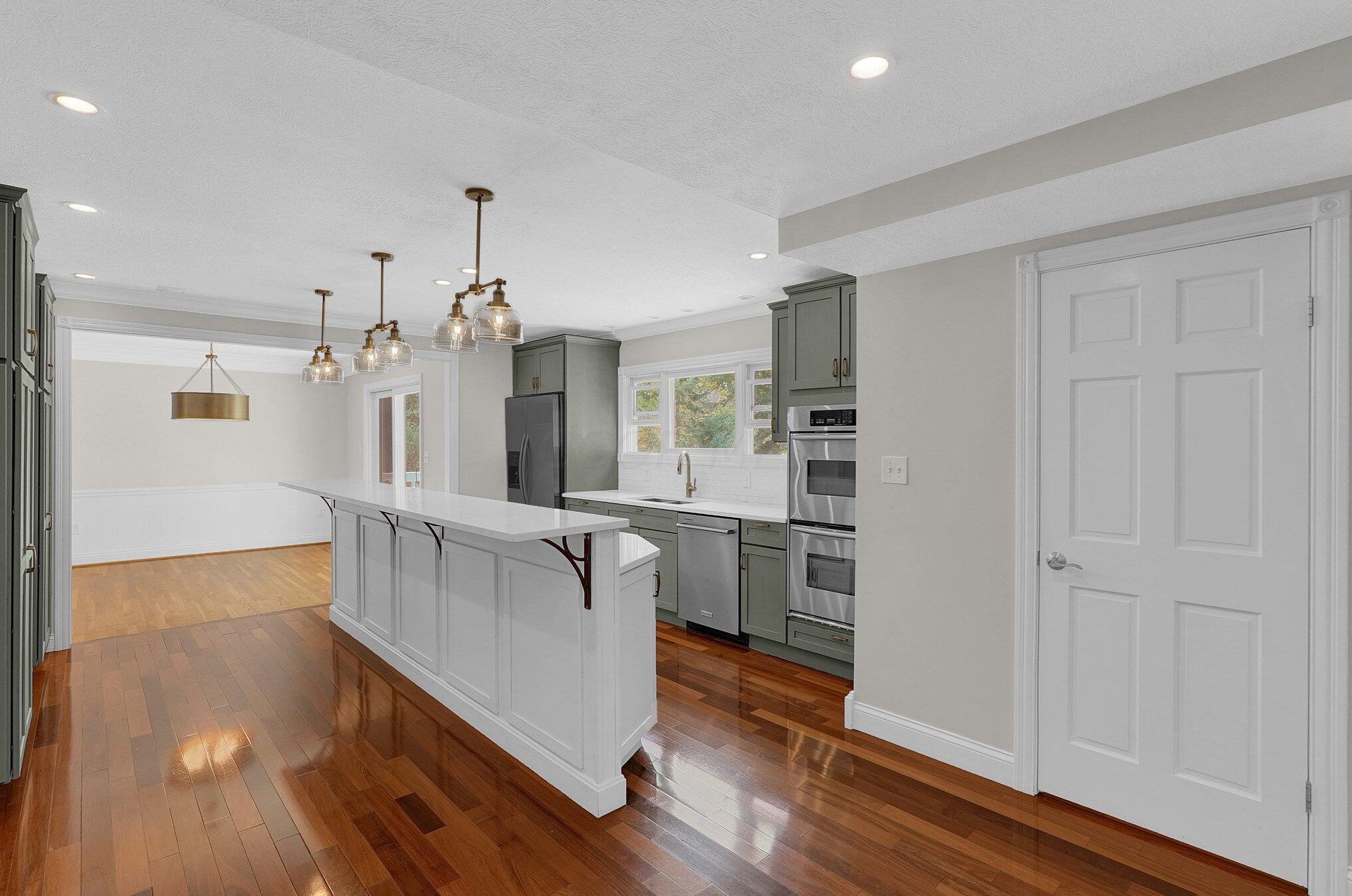 1340 Clubview Blvd, Columbus OH  43235-1273 exterior