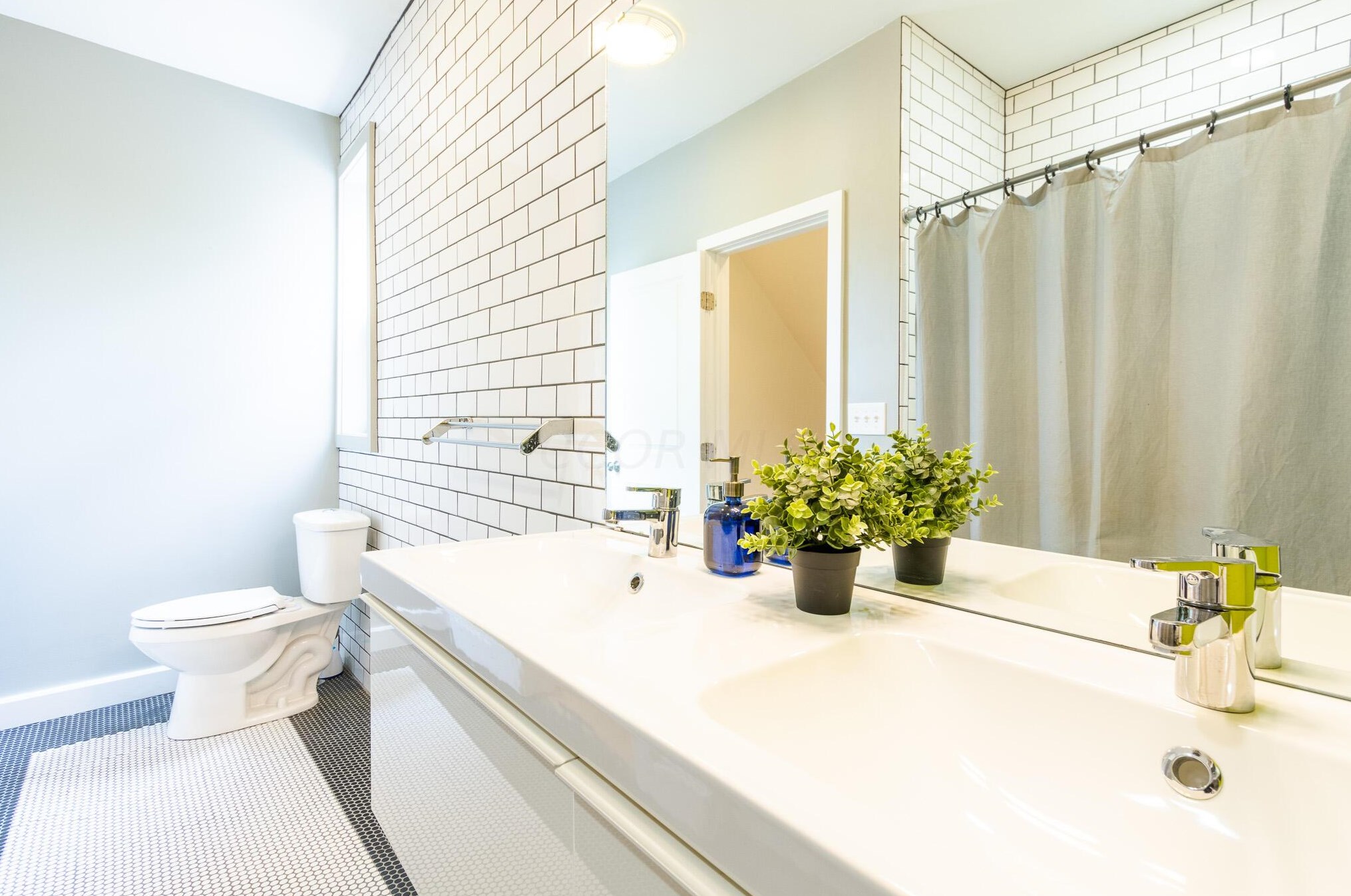 104 21, Columbus OH 43203-1552 exterior