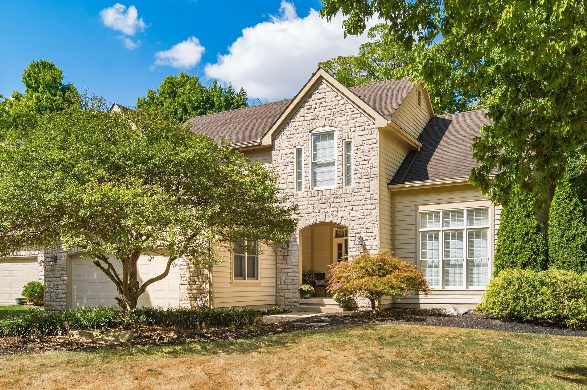 5596 Caplestone Ln, Dublin, OH 43017