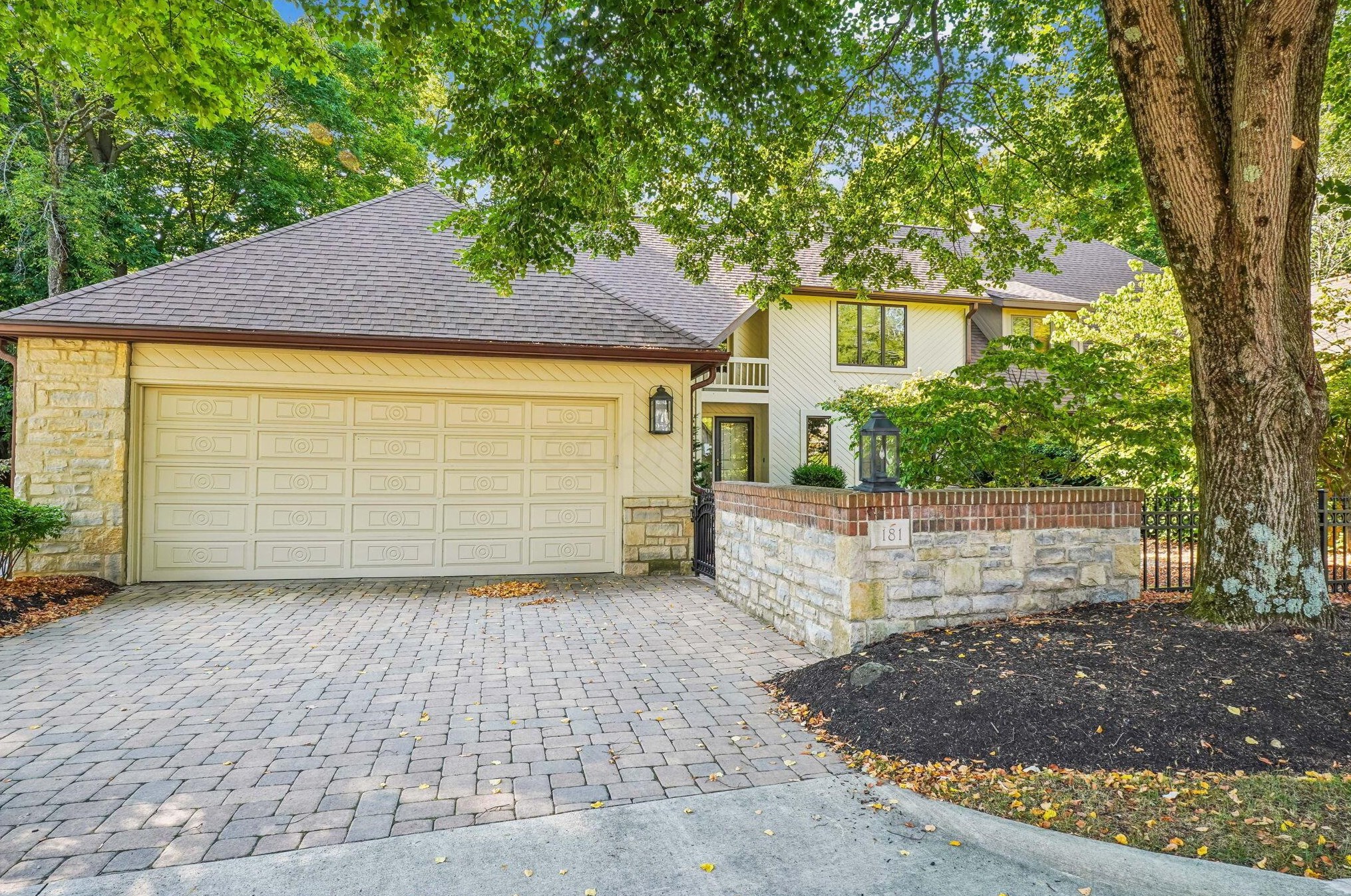 181 Whieldon Ln, Sharon Township, OH 43085