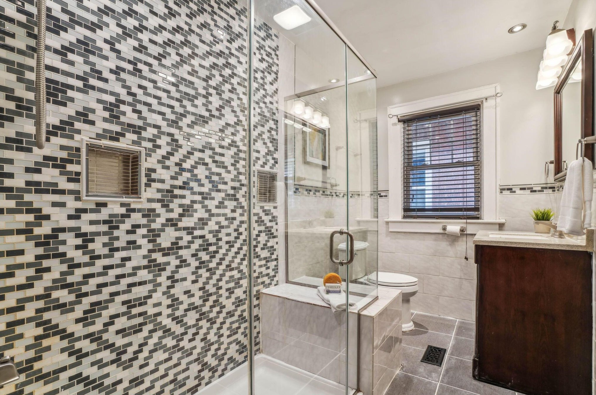 1430 Madison Ave, Columbus OH 43205-1536 exterior