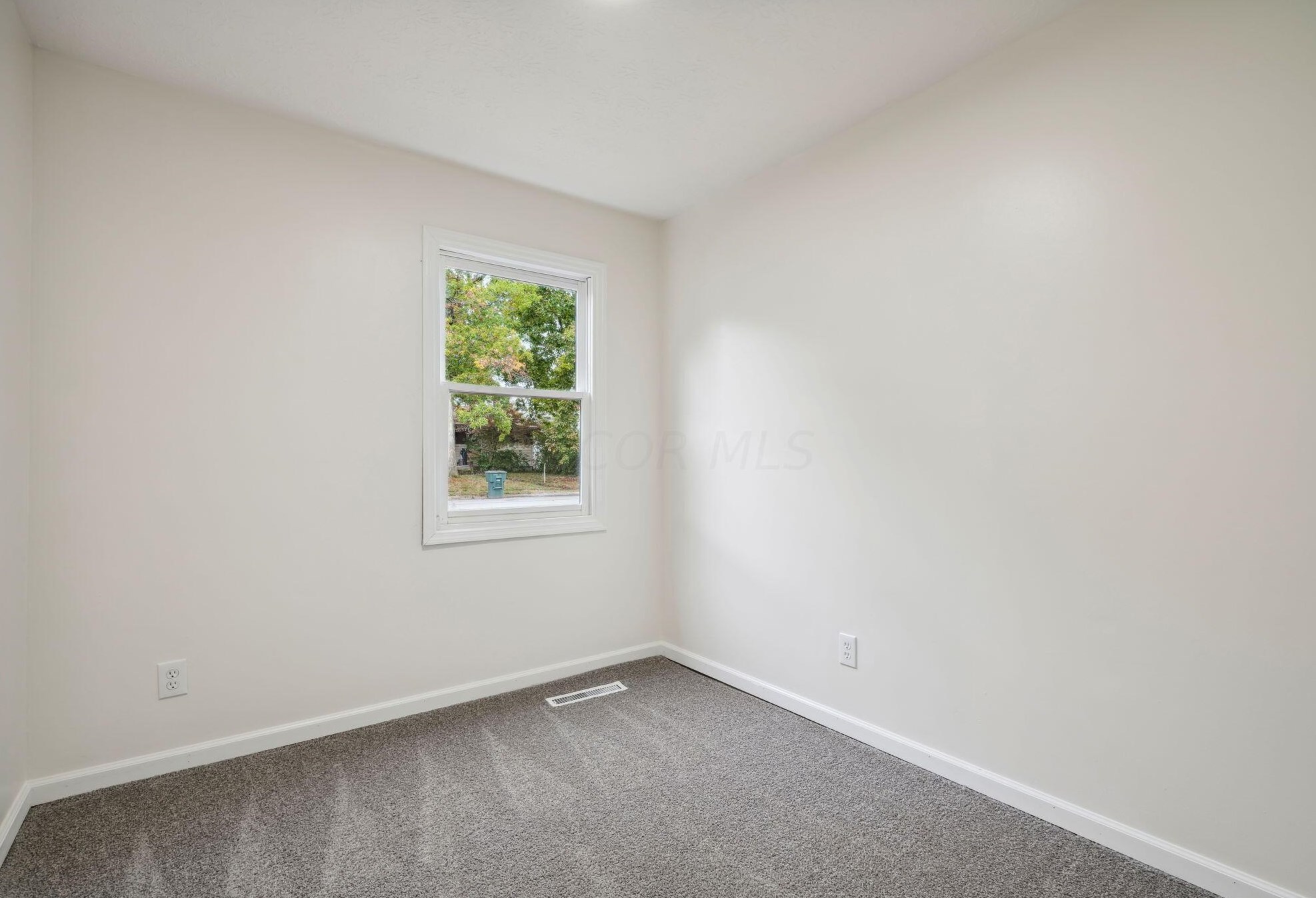 1008 Strimple Ave, Columbus OH 43229-5047 exterior