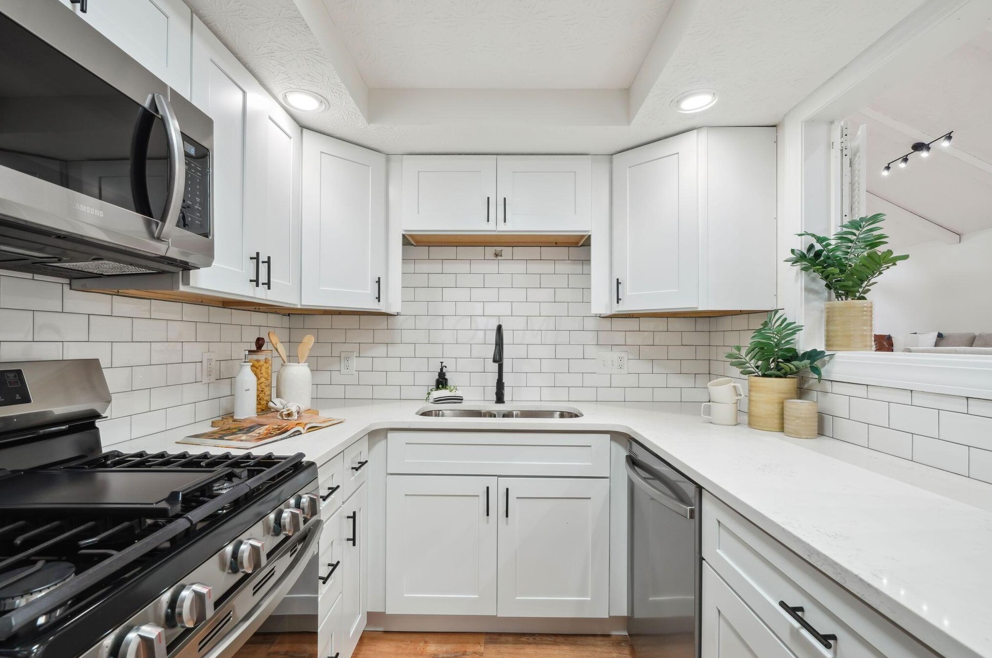 1008 Strimple Ave, Columbus OH 43229-5047 exterior