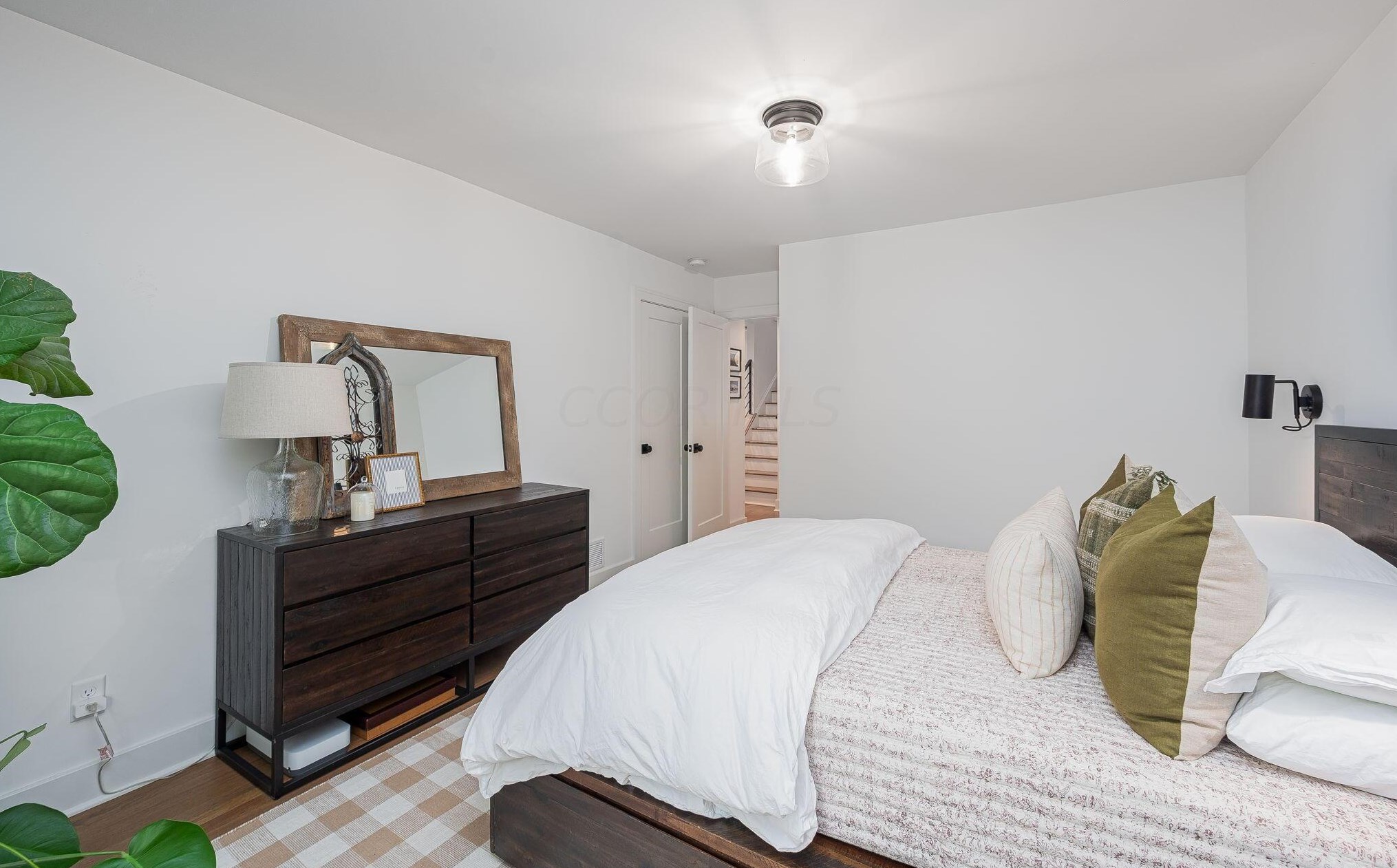 221 Roosevelt Ave, Columbus OH 43209-1160 exterior