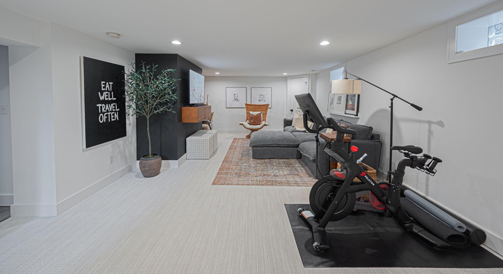 221 Roosevelt Ave, Columbus OH 43209-1160 exterior