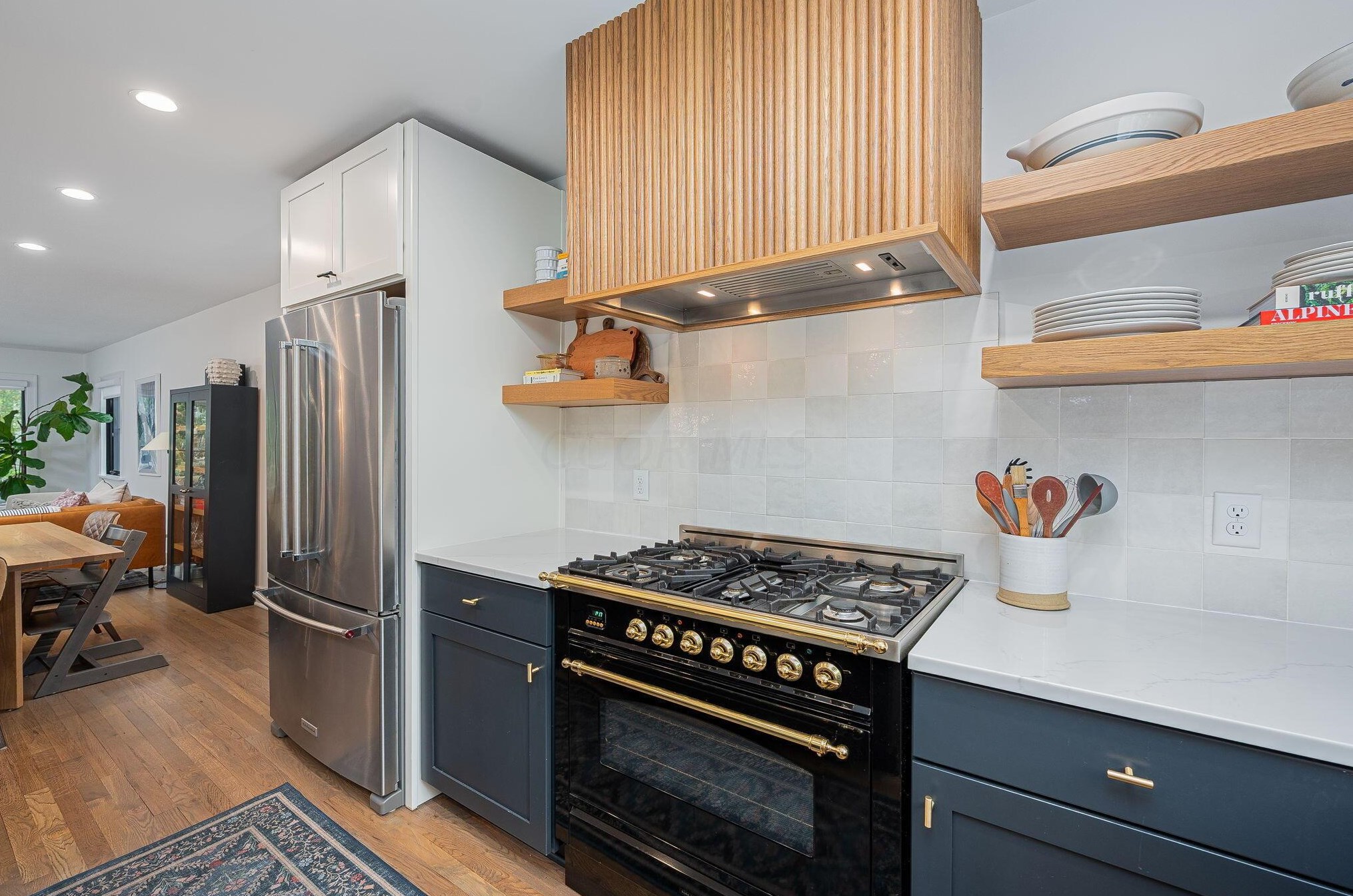 221 Roosevelt Ave, Columbus OH 43209-1160 exterior