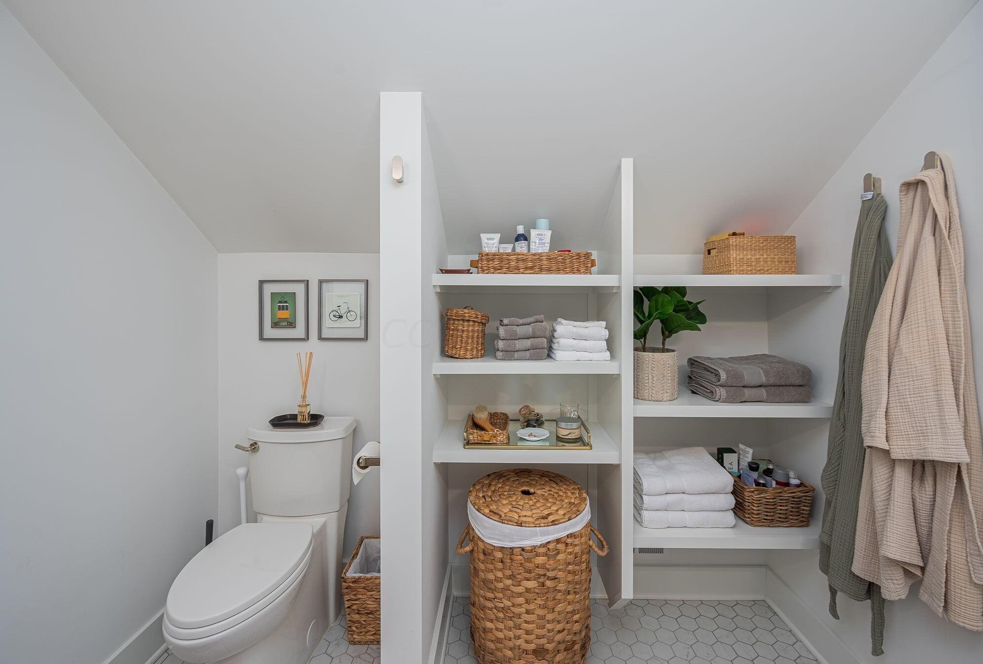 221 Roosevelt Ave, Columbus OH 43209-1160 exterior