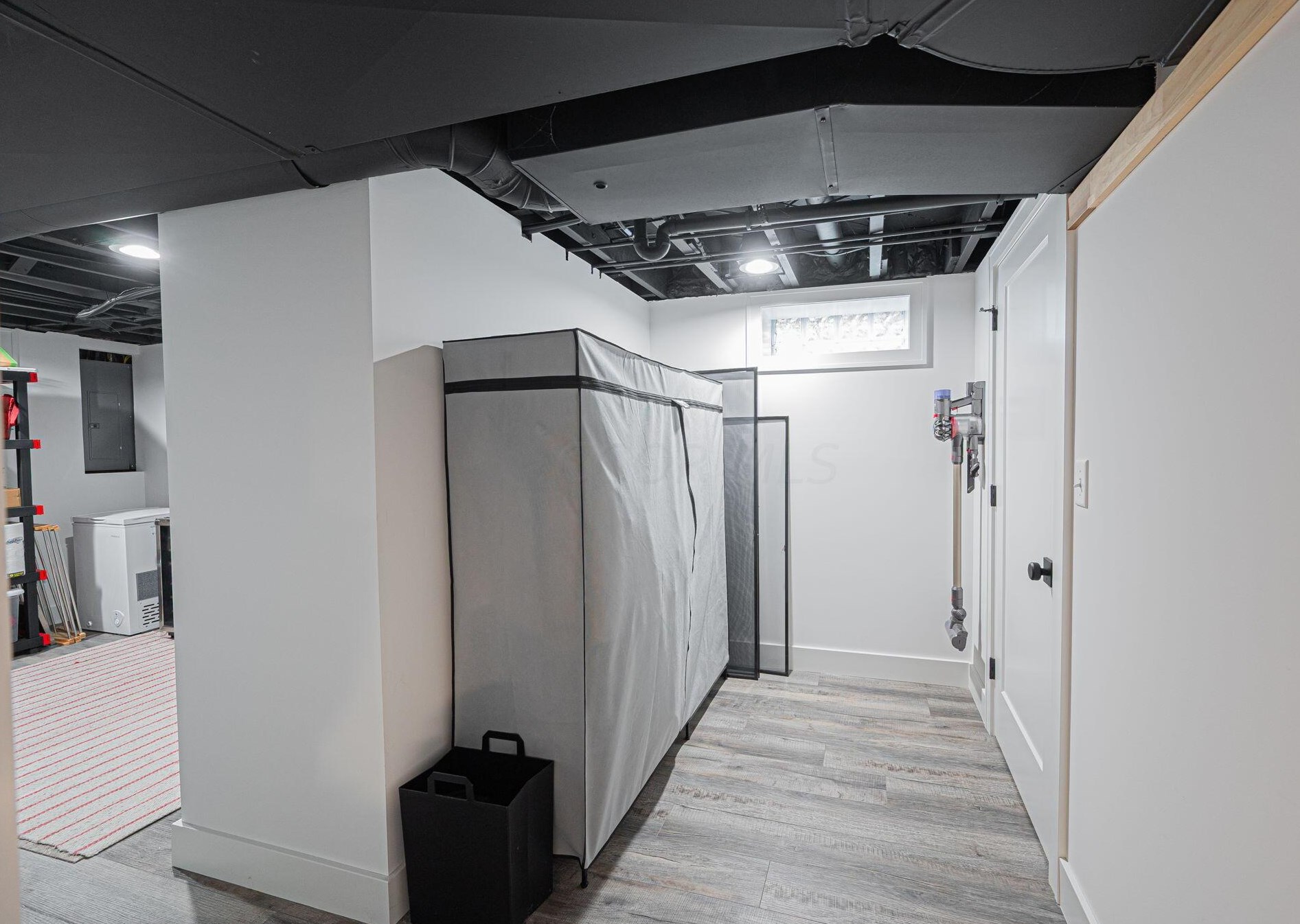 221 Roosevelt Ave, Columbus OH 43209-1160 exterior