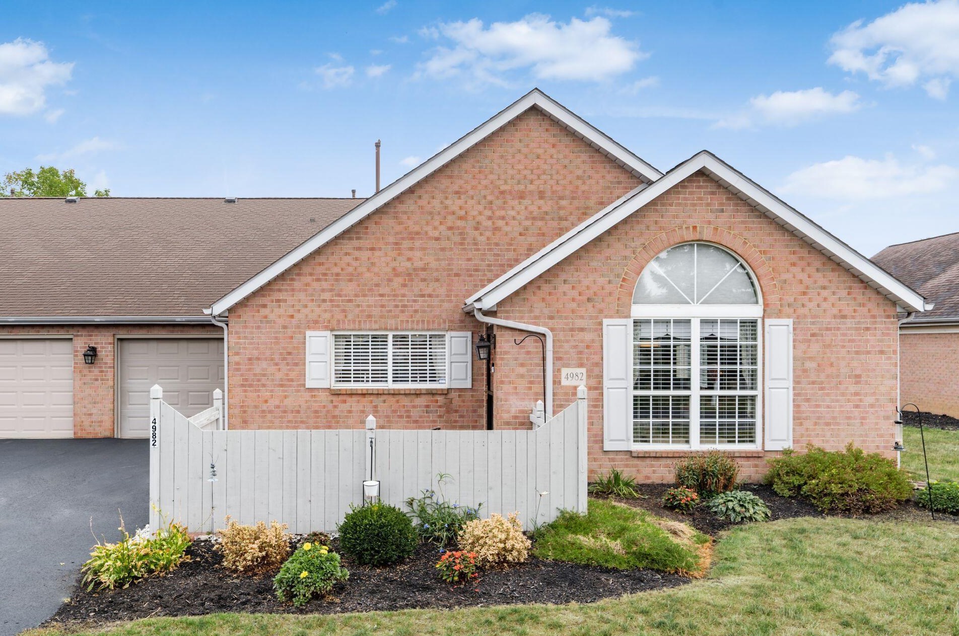 4982 Meadow Run Dr, Hilliard, OH 43026