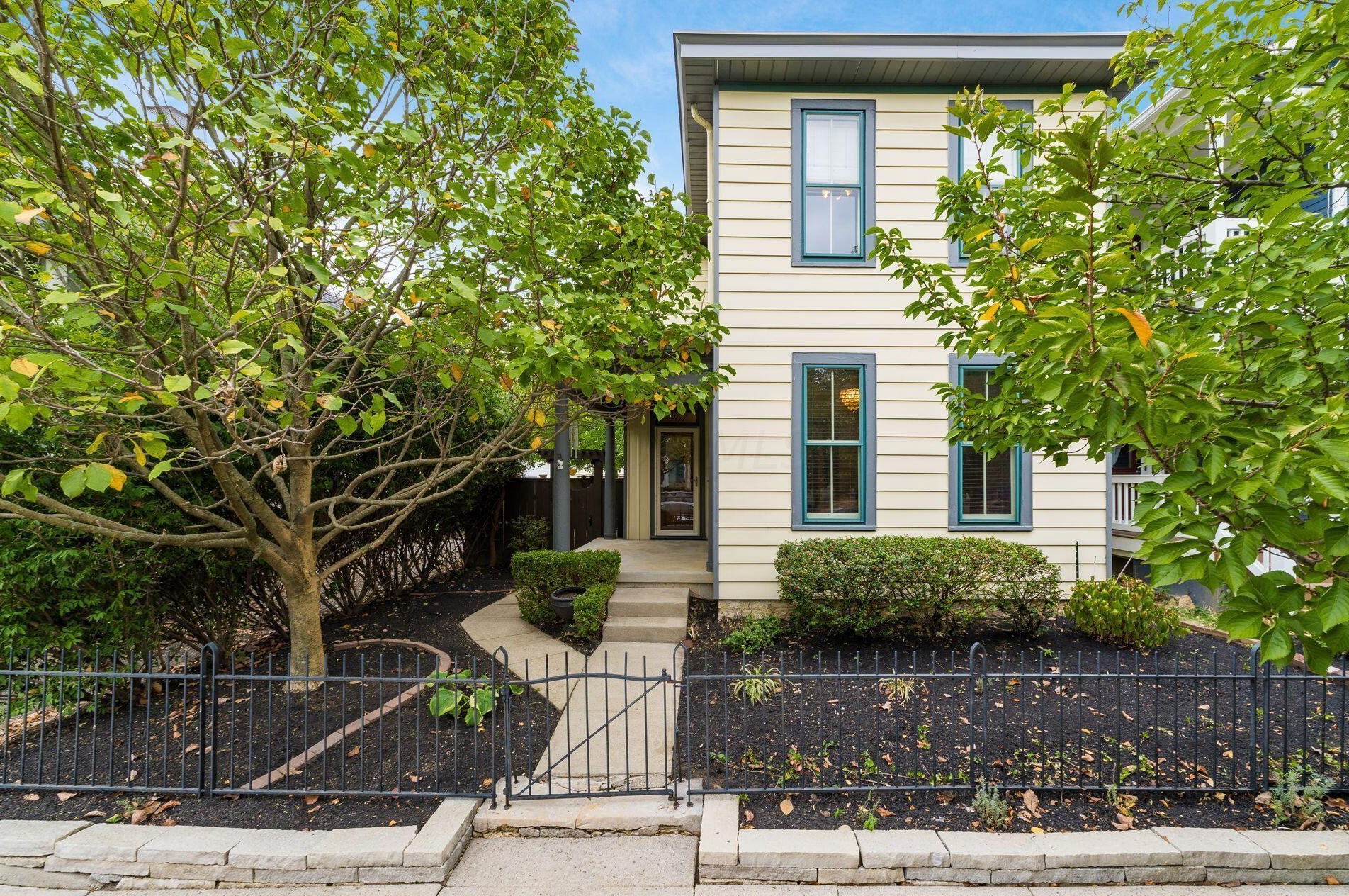 967 Highland St, Sharon Township, OH 43201