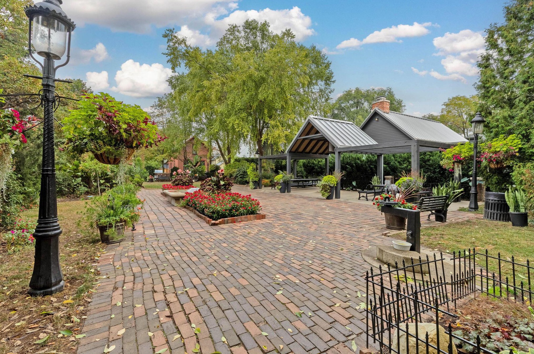 559 6 St, Columbus OH 43207-2409 exterior