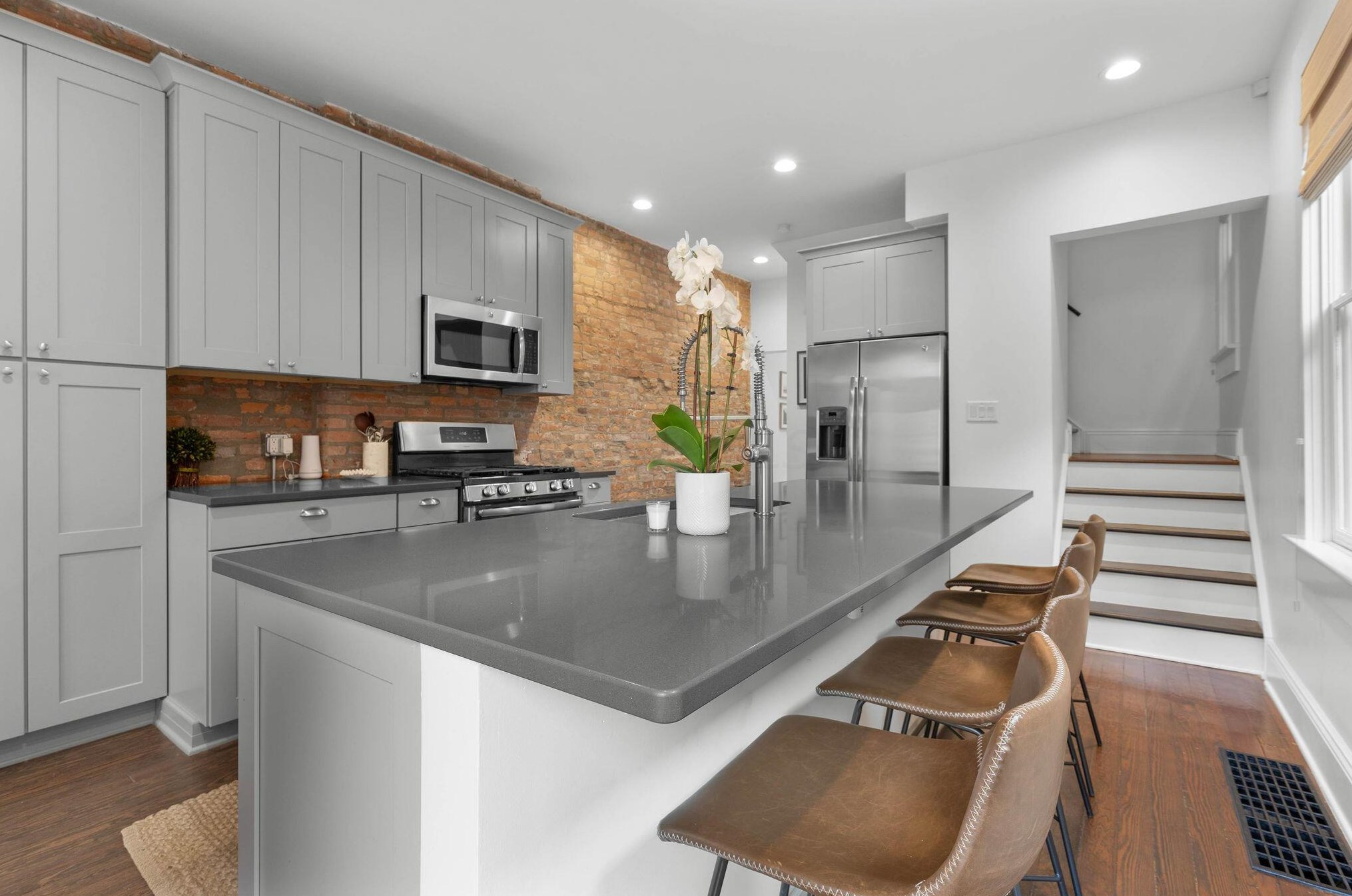 559 6 St, Columbus OH 43207-2409 exterior