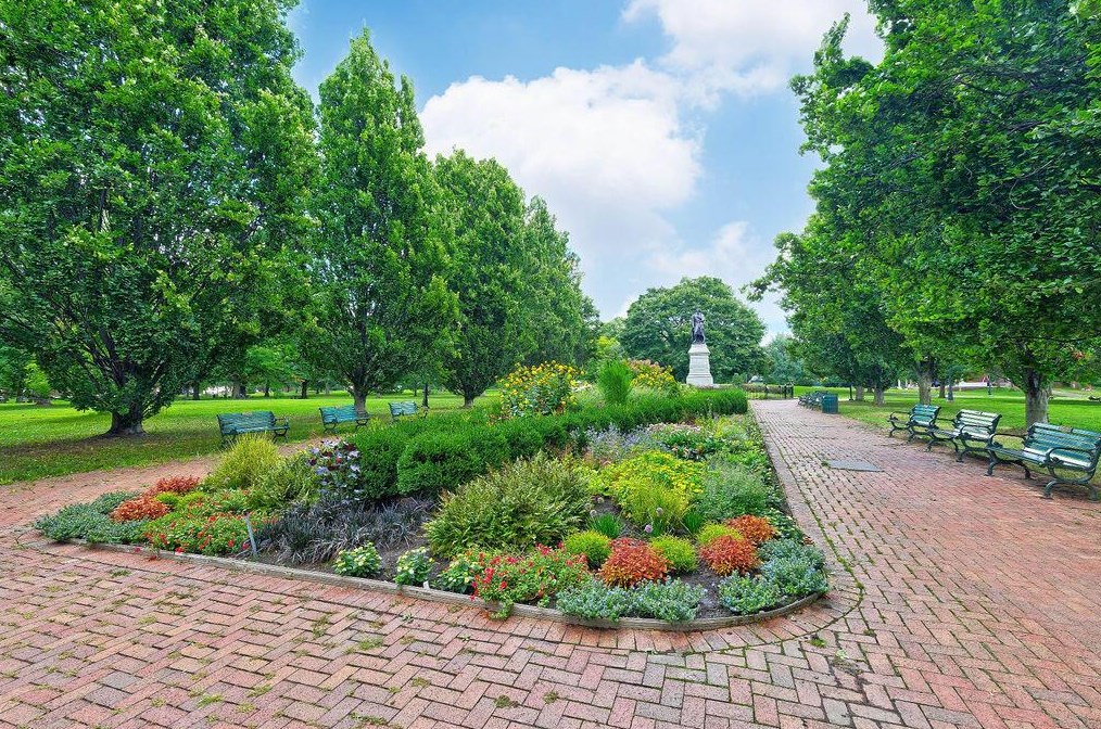 559 6 St, Columbus OH 43207-2409 exterior