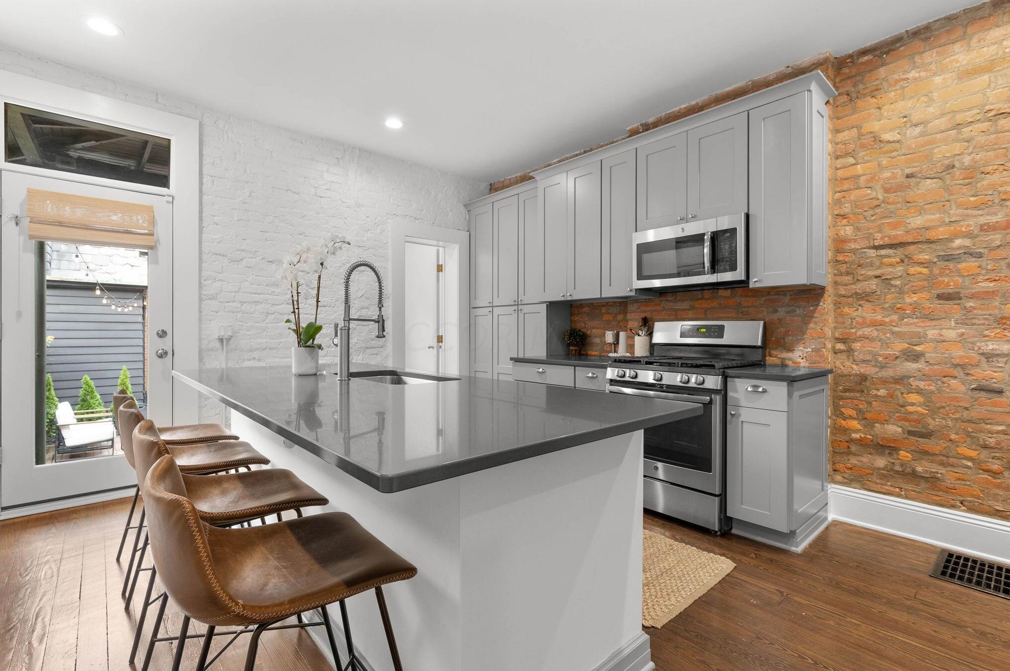 559 6 St, Columbus OH 43207-2409 exterior