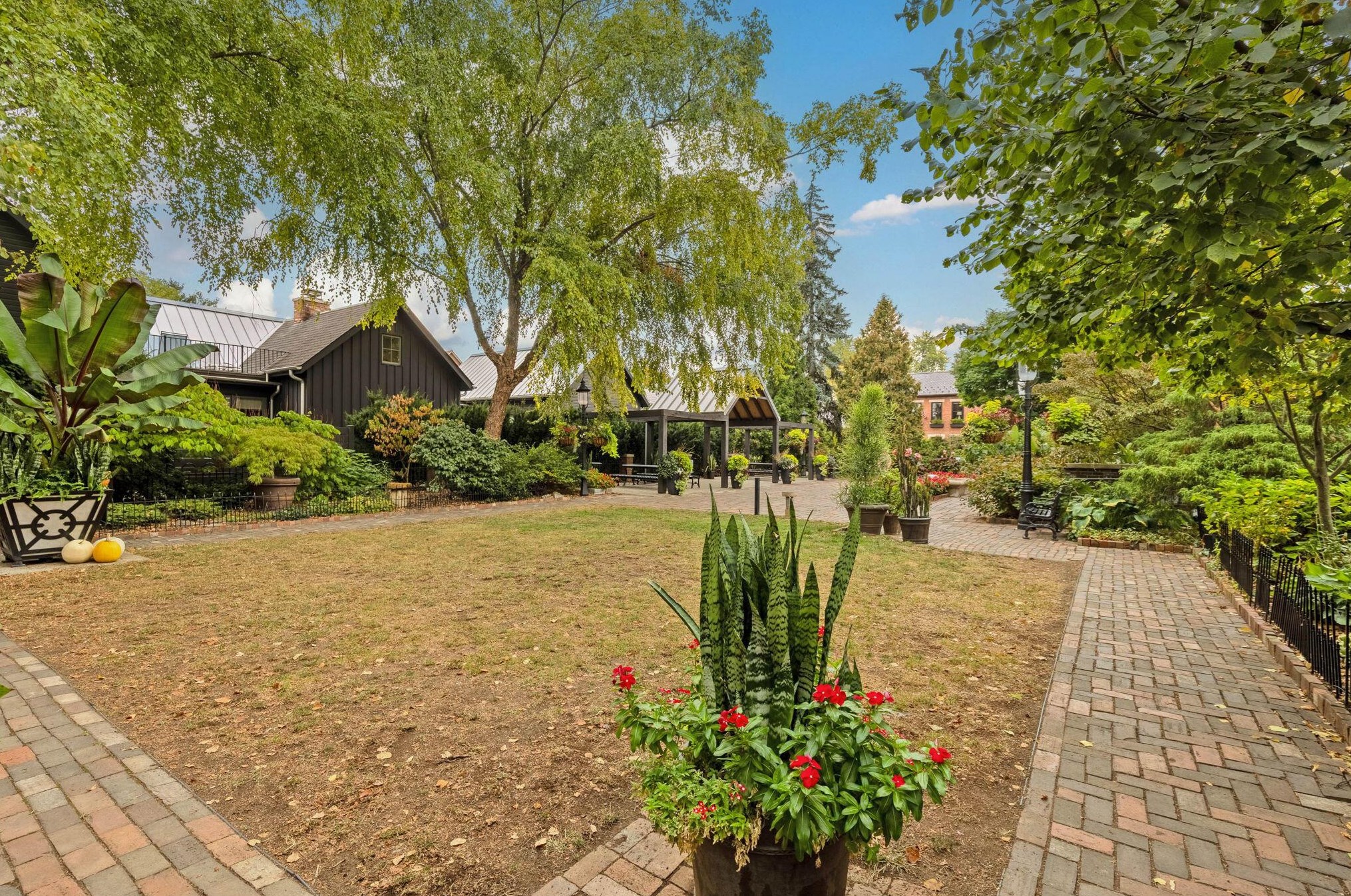 559 6 St, Columbus OH 43207-2409 exterior