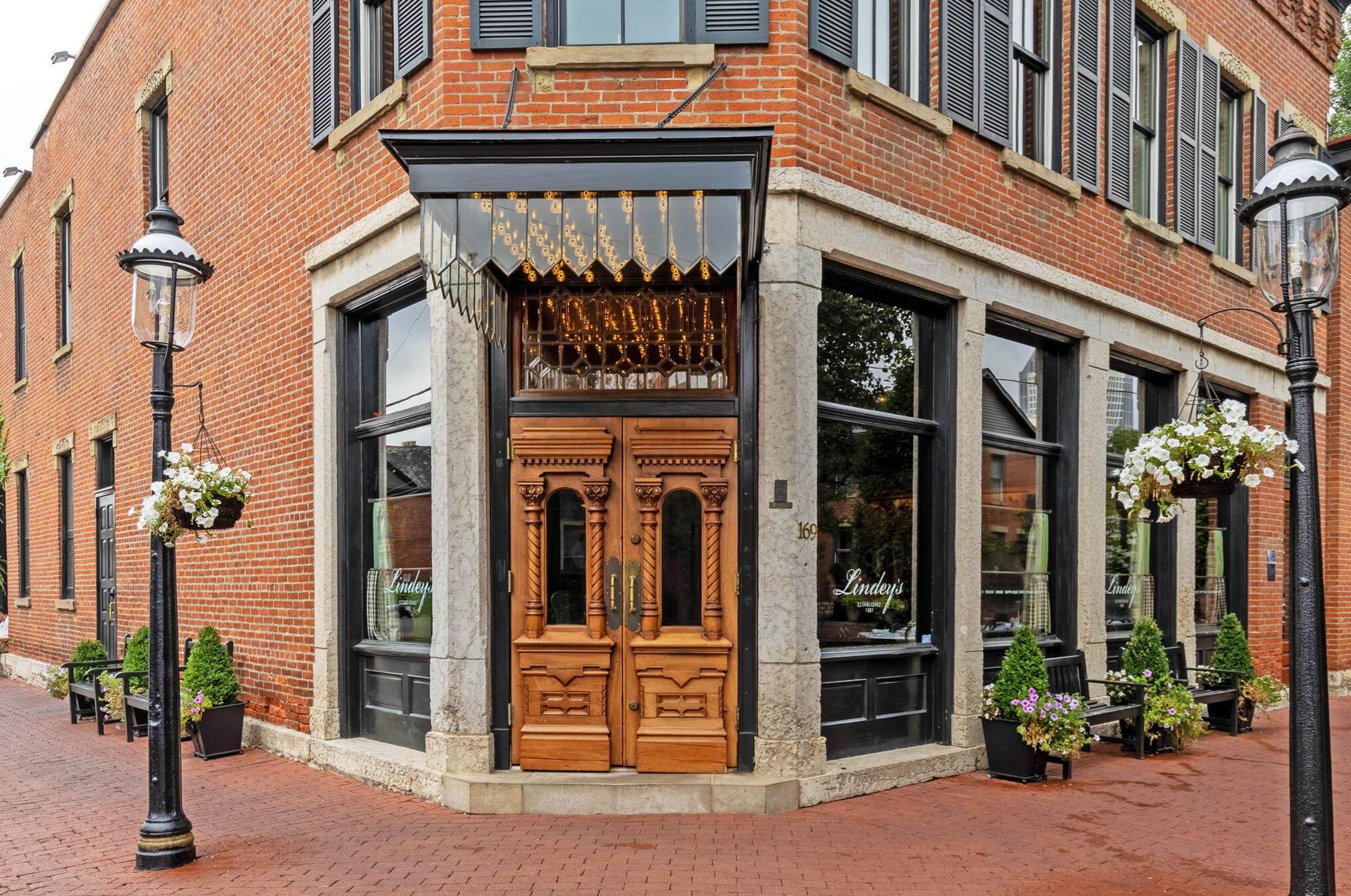 559 6 St, Columbus OH 43207-2409 exterior