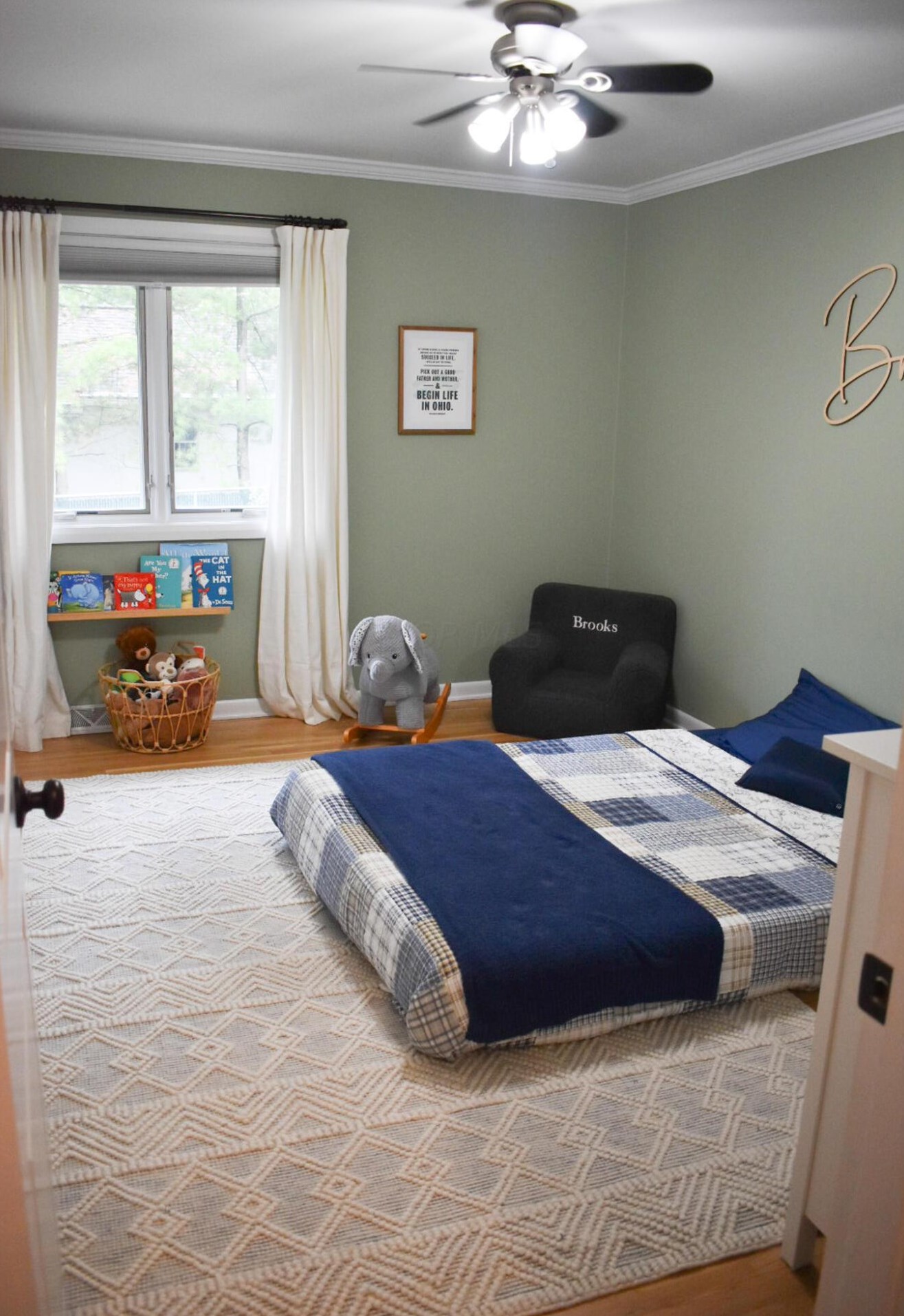 1411 Zollinger Rd, Columbus OH 43221-2944 exterior