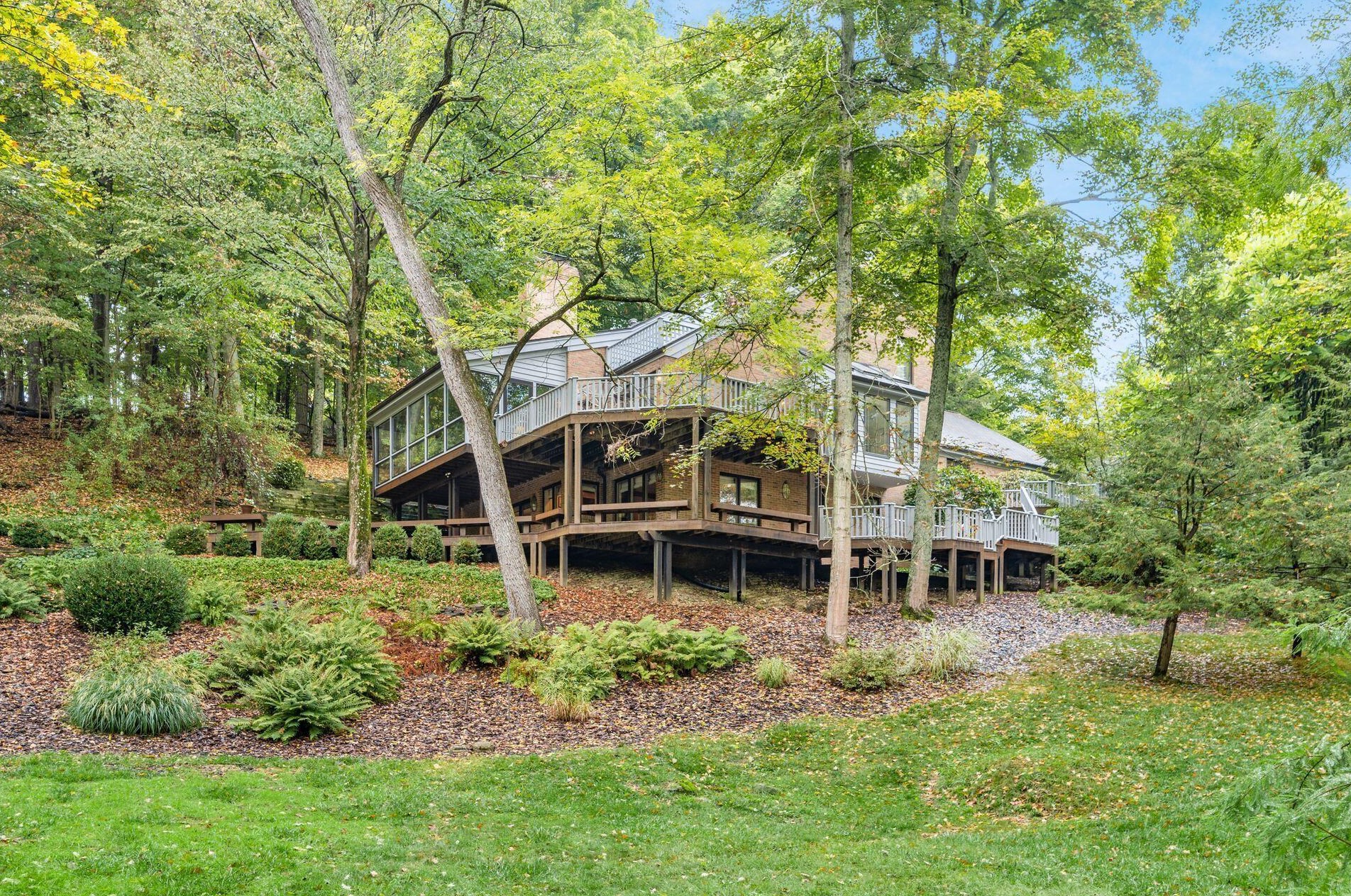 5 Parnassus Dr E, Granville, OH 43023