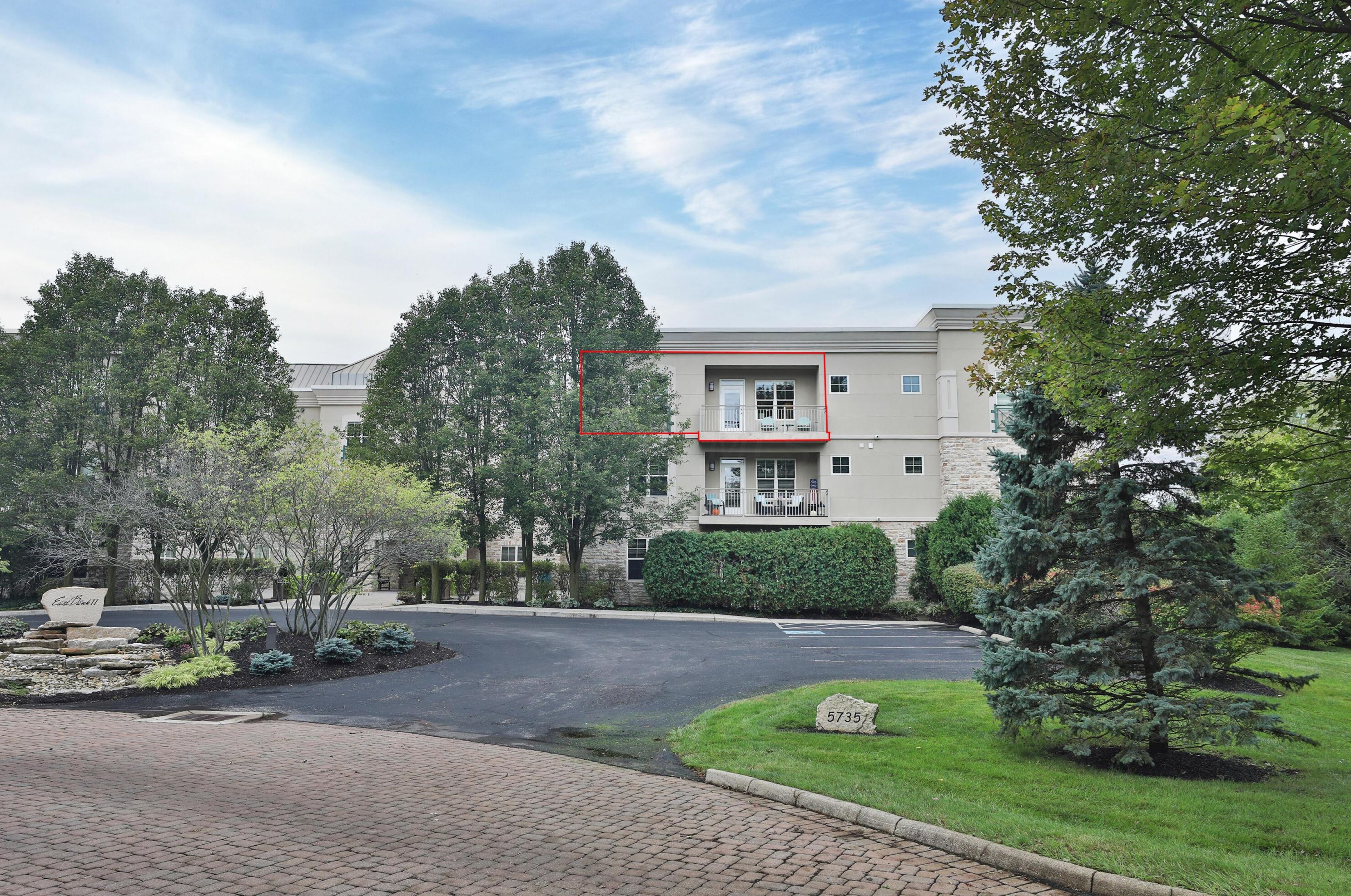 5735 Newbank Cir #300, Dublin, OH 43017